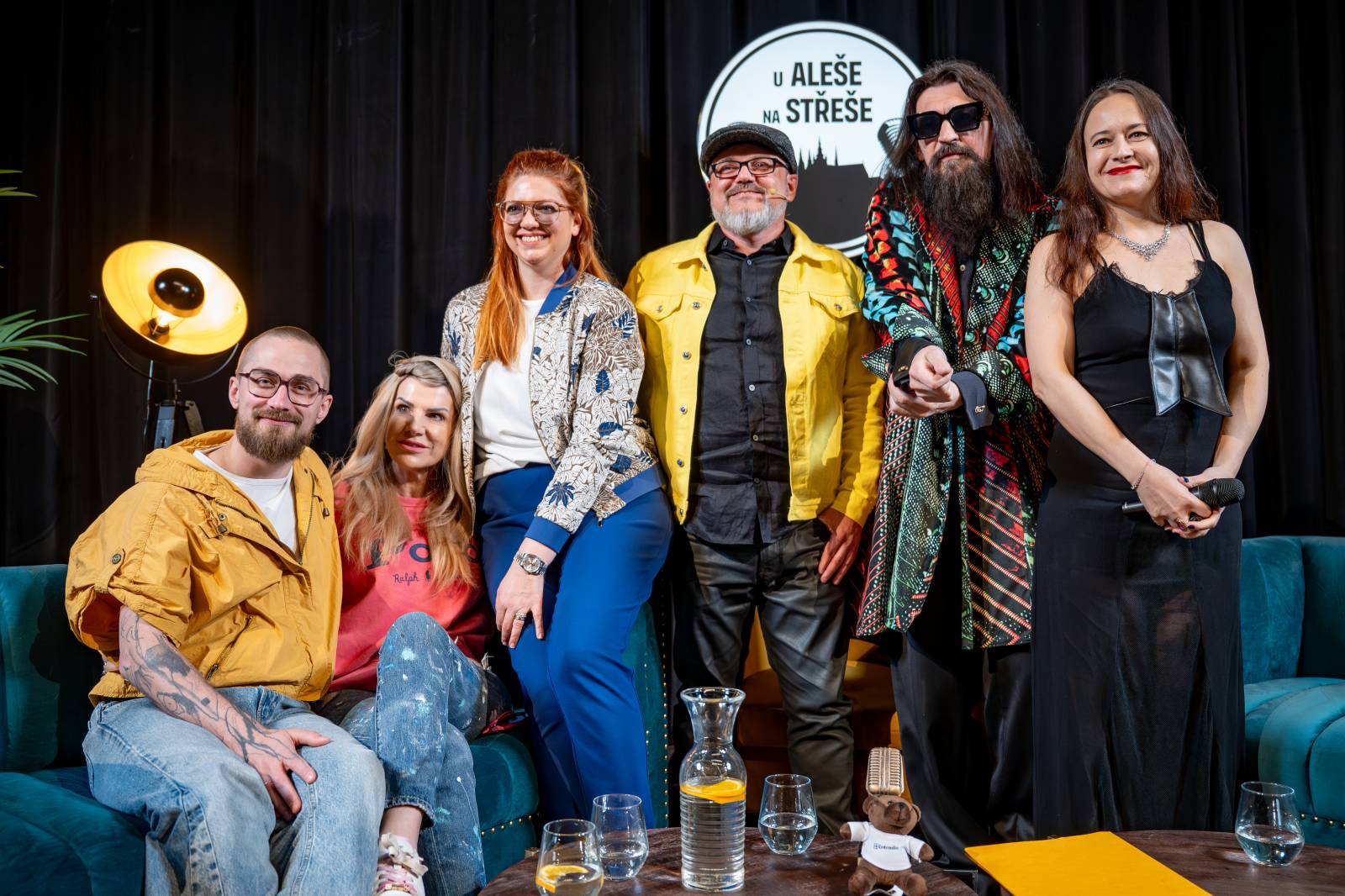 Diváky talkshow U Aleše na střeše bavili Robert Kodym, Varhan Orchestrovič Bauer i frontman Doctor Victor