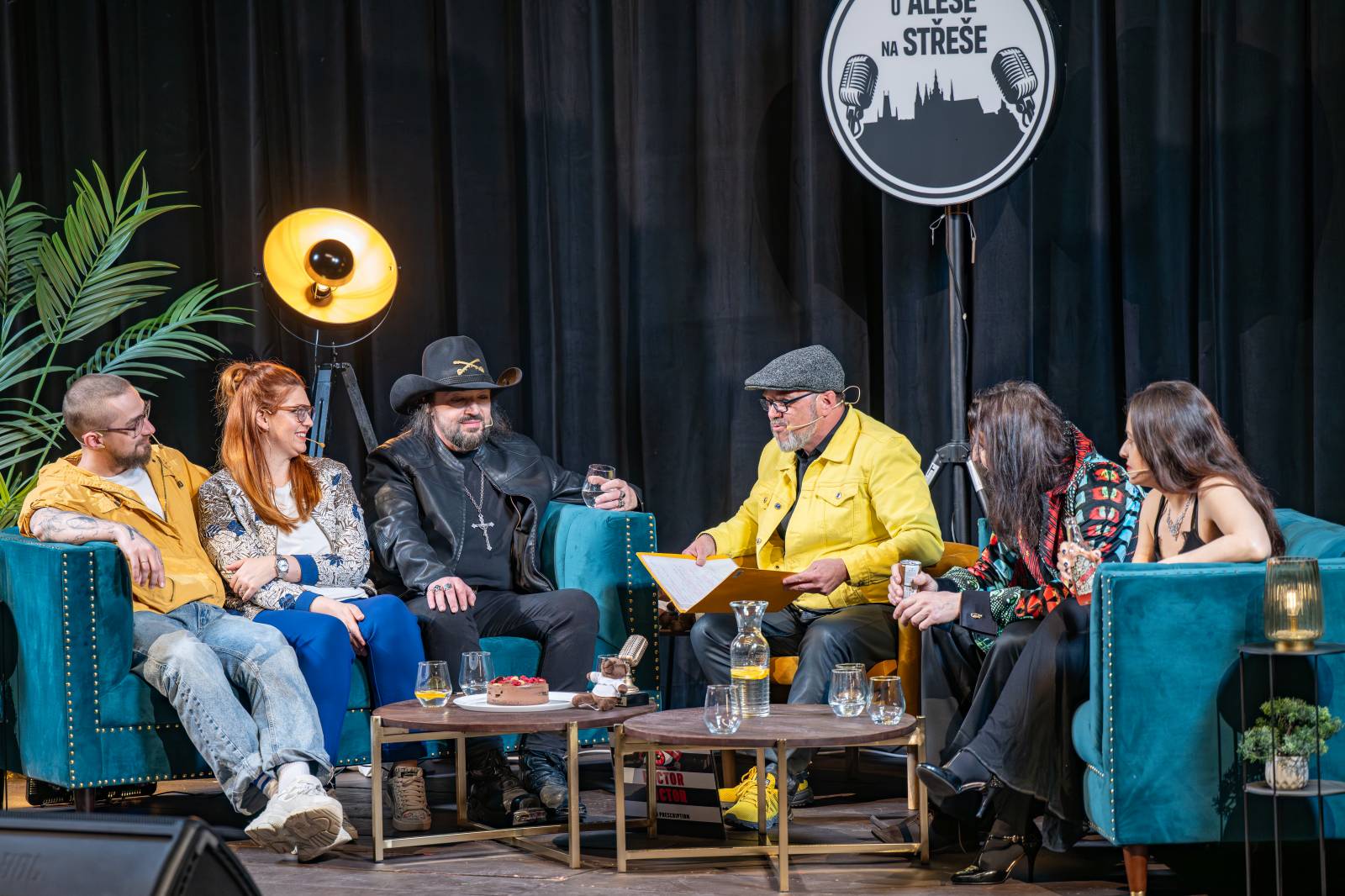 Diváky talkshow U Aleše na střeše bavili Robert Kodym, Varhan Orchestrovič Bauer i frontman Doctor Victor