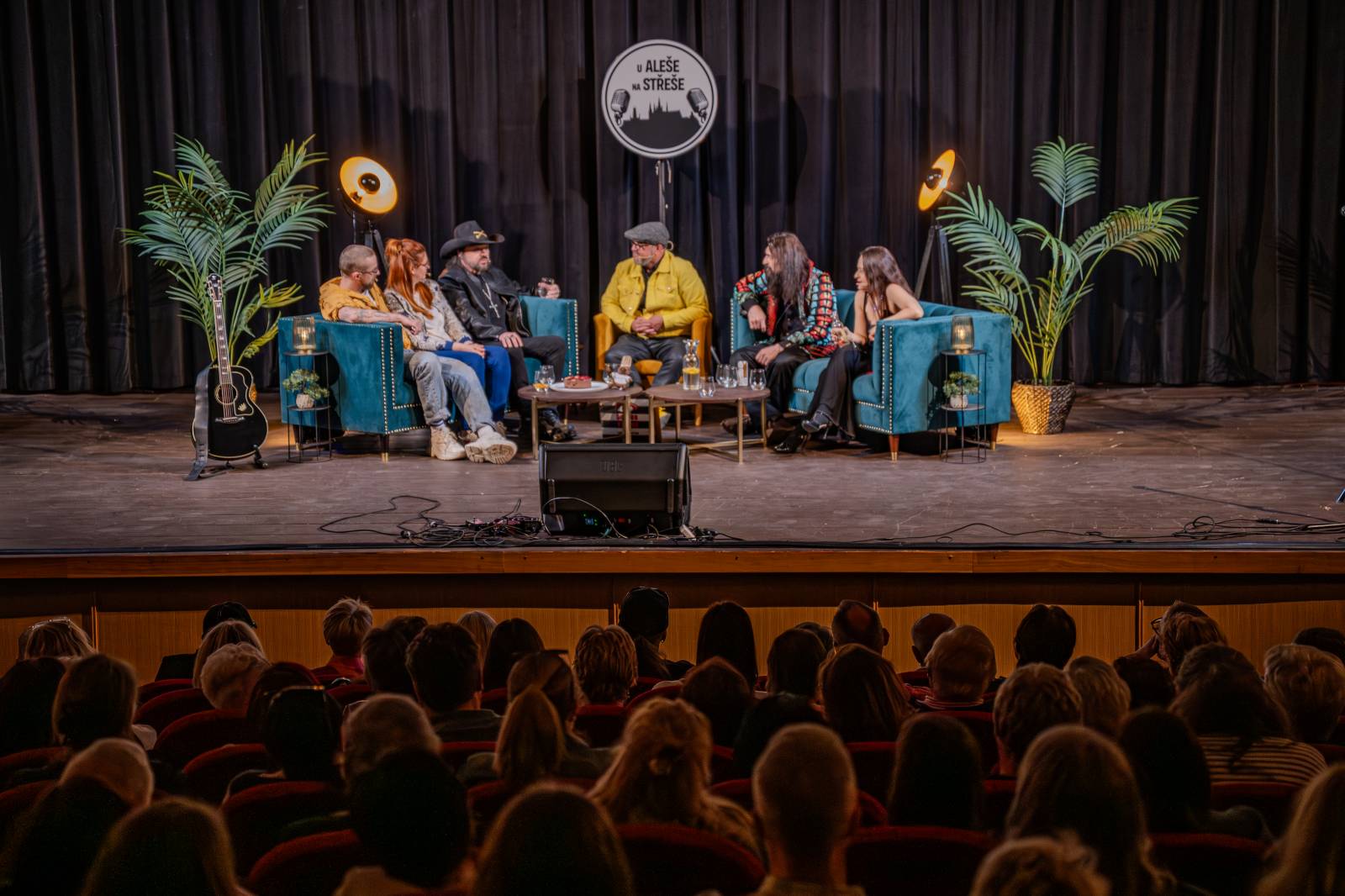 Diváky talkshow U Aleše na střeše bavili Robert Kodym, Varhan Orchestrovič Bauer i frontman Doctor Victor