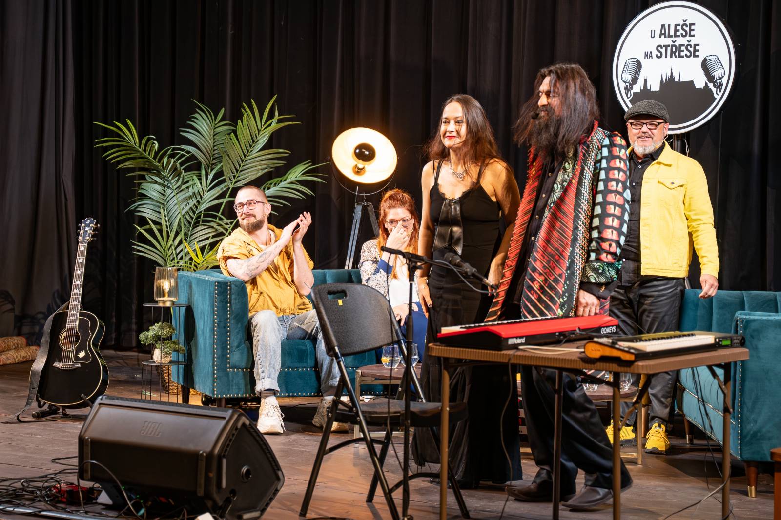 Diváky talkshow U Aleše na střeše bavili Robert Kodym, Varhan Orchestrovič Bauer i frontman Doctor Victor