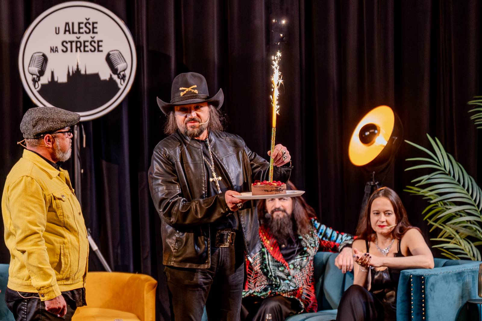 Diváky talkshow U Aleše na střeše bavili Robert Kodym, Varhan Orchestrovič Bauer i frontman Doctor Victor