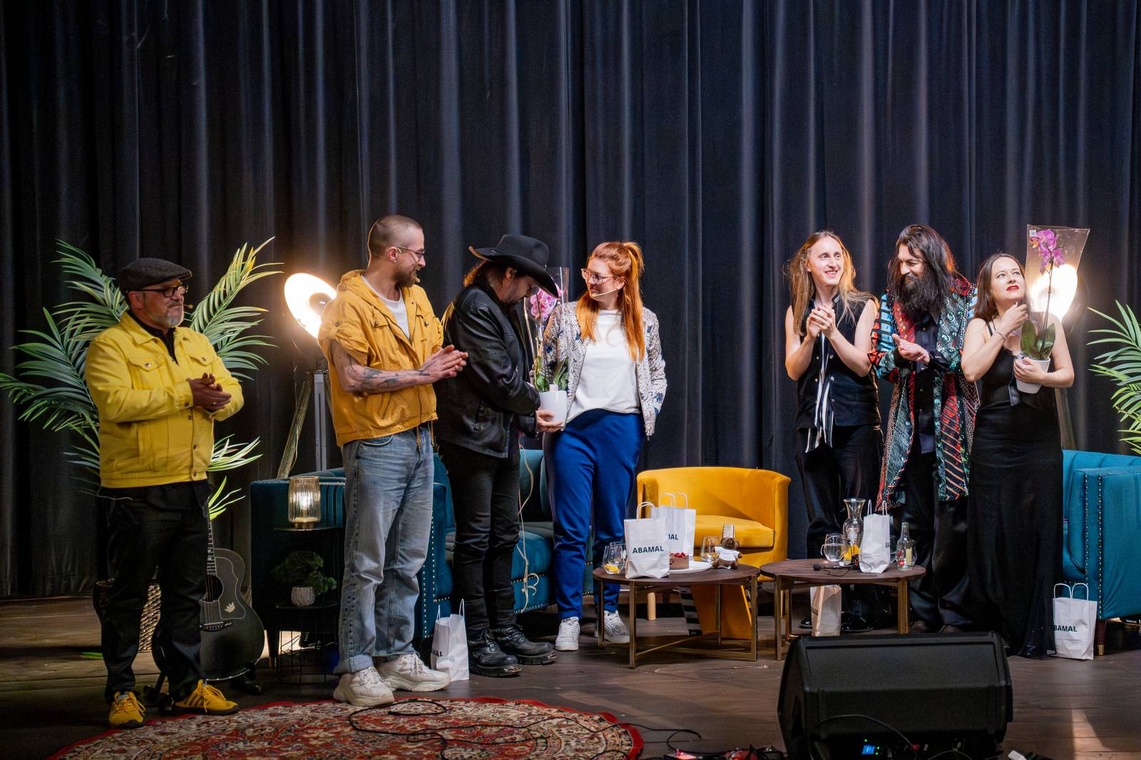 Diváky talkshow U Aleše na střeše bavili Robert Kodym, Varhan Orchestrovič Bauer i frontman Doctor Victor