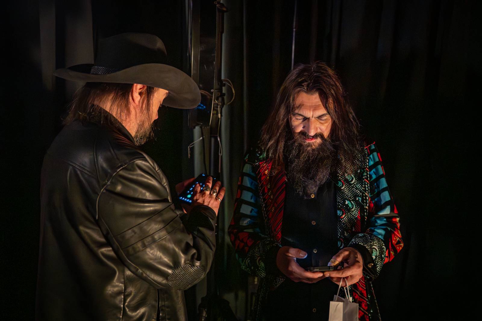 Diváky talkshow U Aleše na střeše bavili Robert Kodym, Varhan Orchestrovič Bauer i frontman Doctor Victor