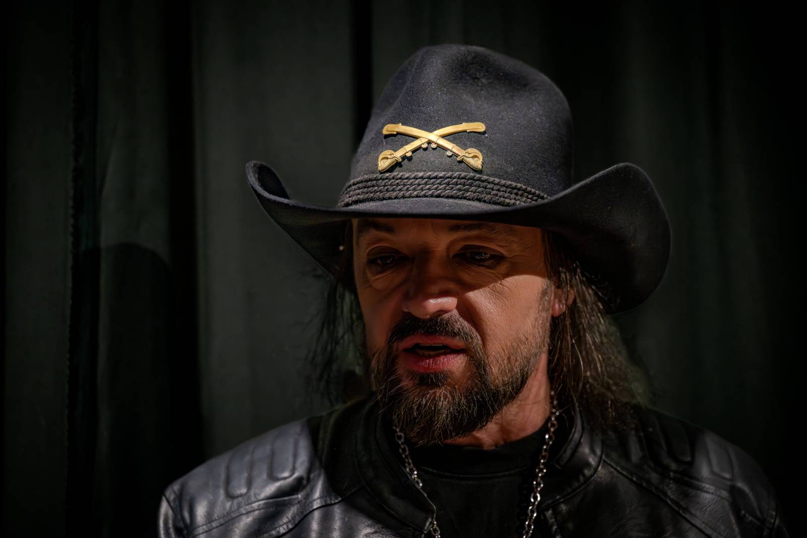 Diváky talkshow U Aleše na střeše bavili Robert Kodym, Varhan Orchestrovič Bauer i frontman Doctor Victor