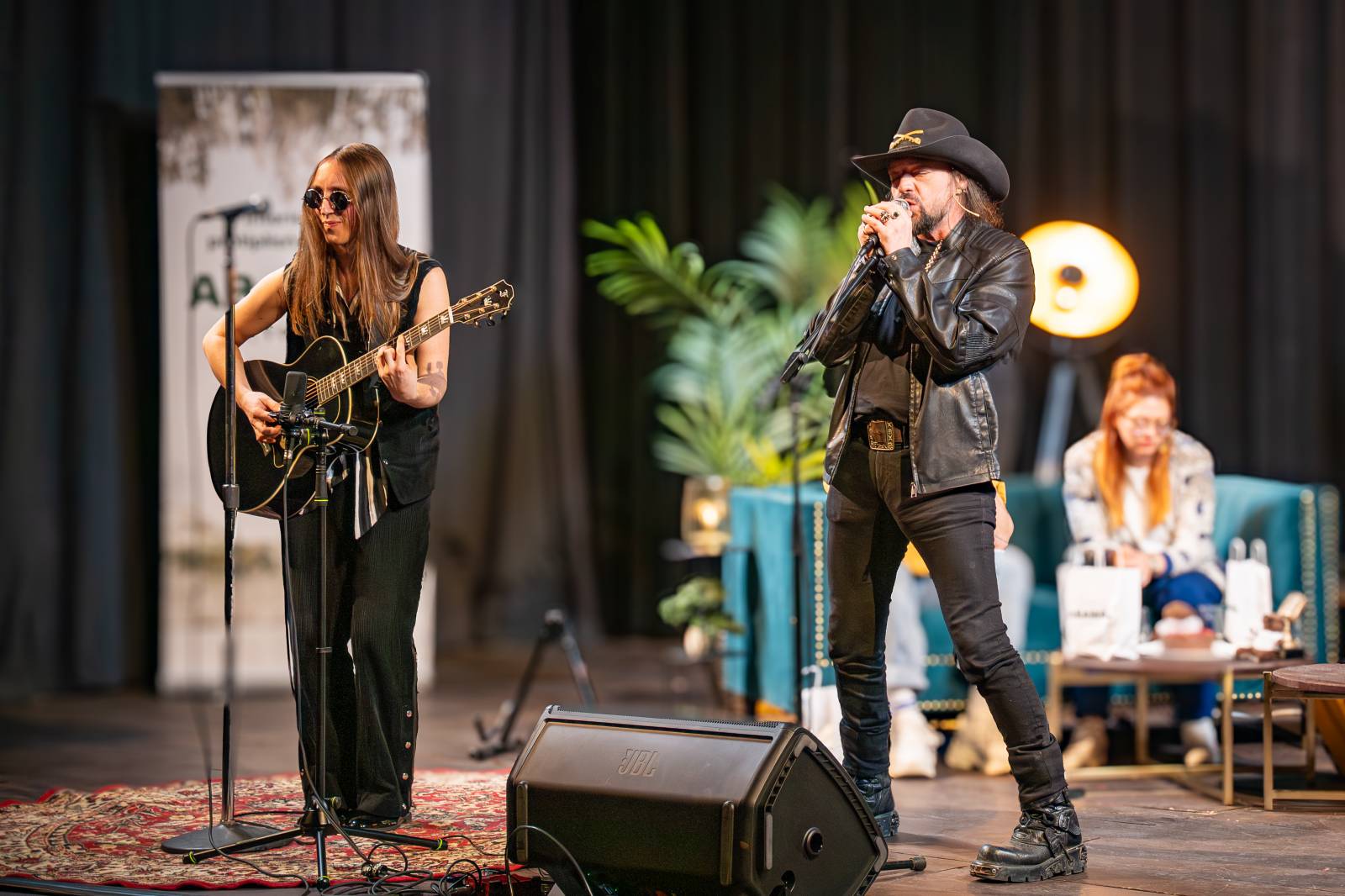 Diváky talkshow U Aleše na střeše bavili Robert Kodym, Varhan Orchestrovič Bauer i frontman Doctor Victor