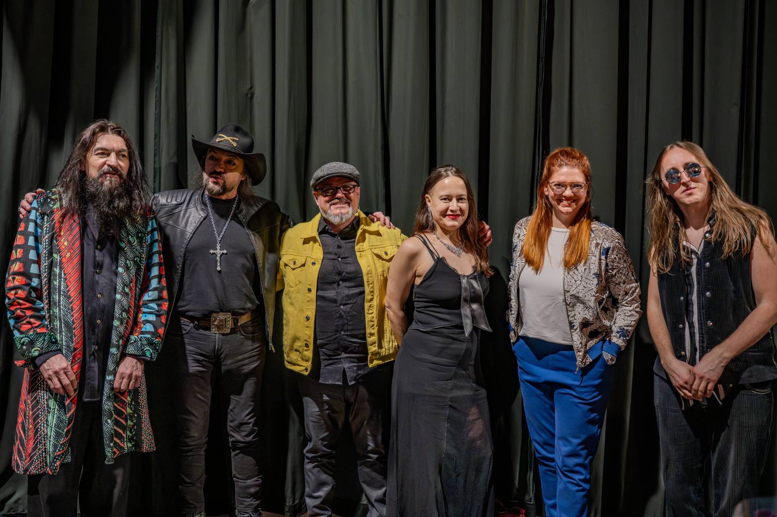 Diváky talkshow U Aleše na střeše bavili Robert Kodym, Varhan Orchestrovič Bauer i frontman Doctor Victor