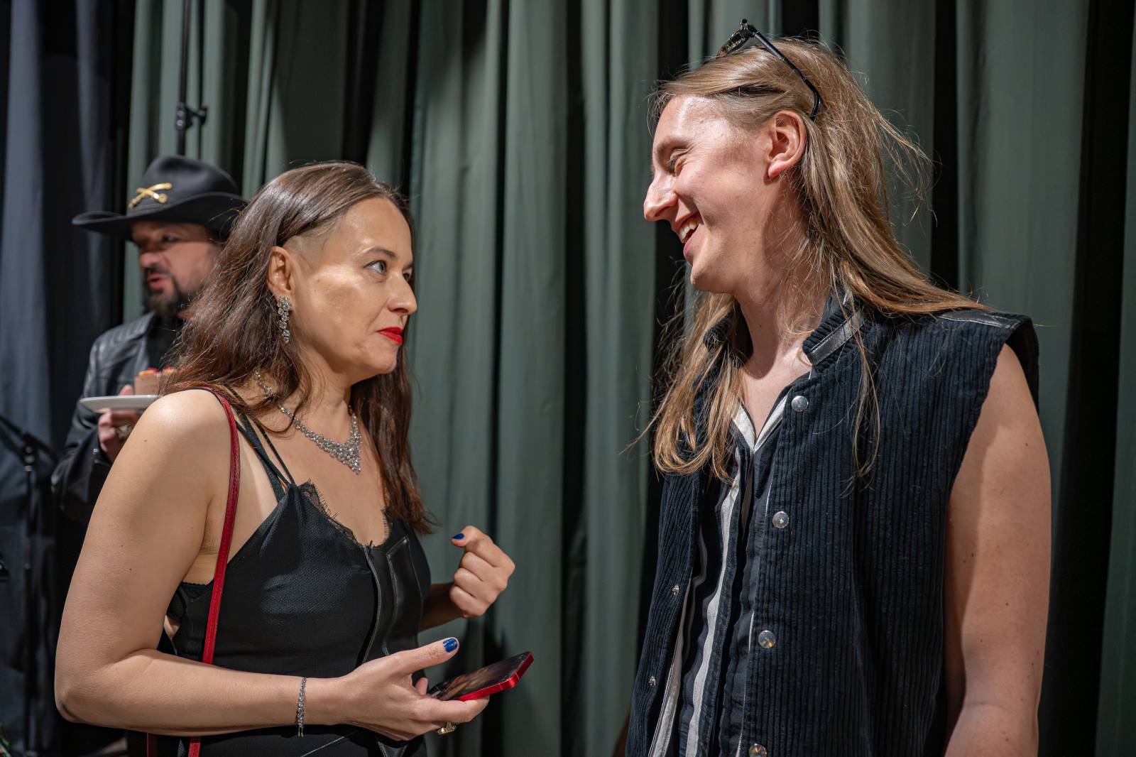 Diváky talkshow U Aleše na střeše bavili Robert Kodym, Varhan Orchestrovič Bauer i frontman Doctor Victor