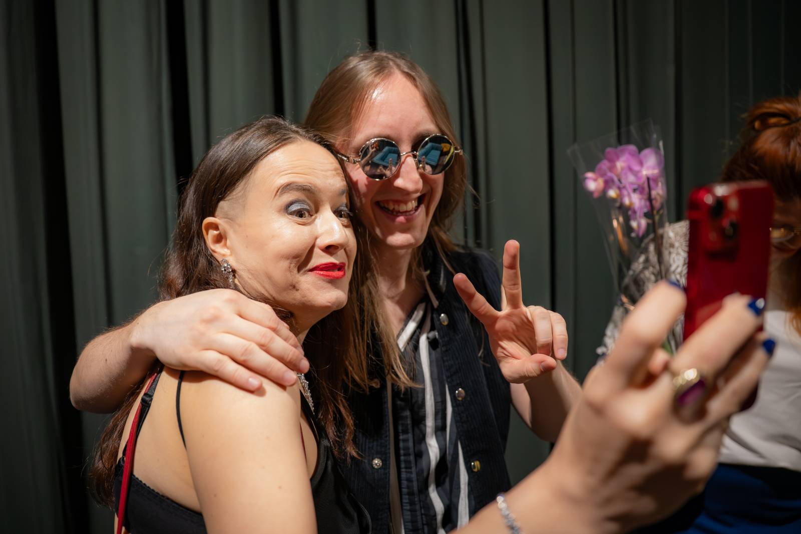 Diváky talkshow U Aleše na střeše bavili Robert Kodym, Varhan Orchestrovič Bauer i frontman Doctor Victor