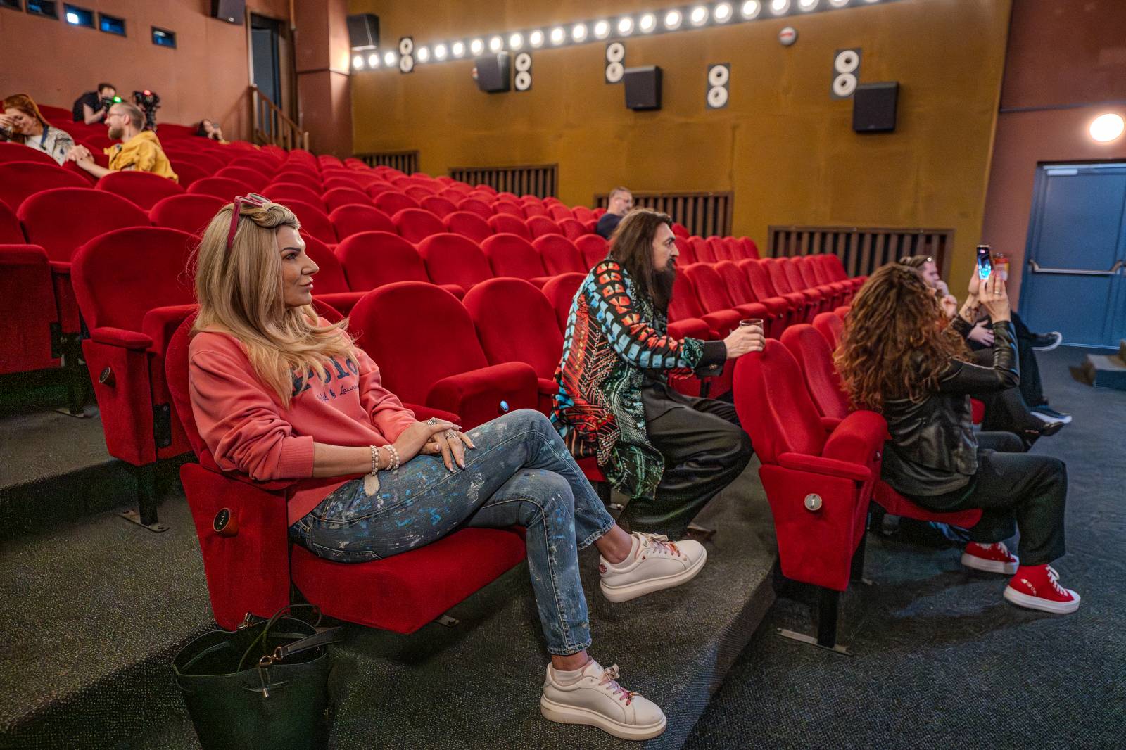 Diváky talkshow U Aleše na střeše bavili Robert Kodym, Varhan Orchestrovič Bauer i frontman Doctor Victor