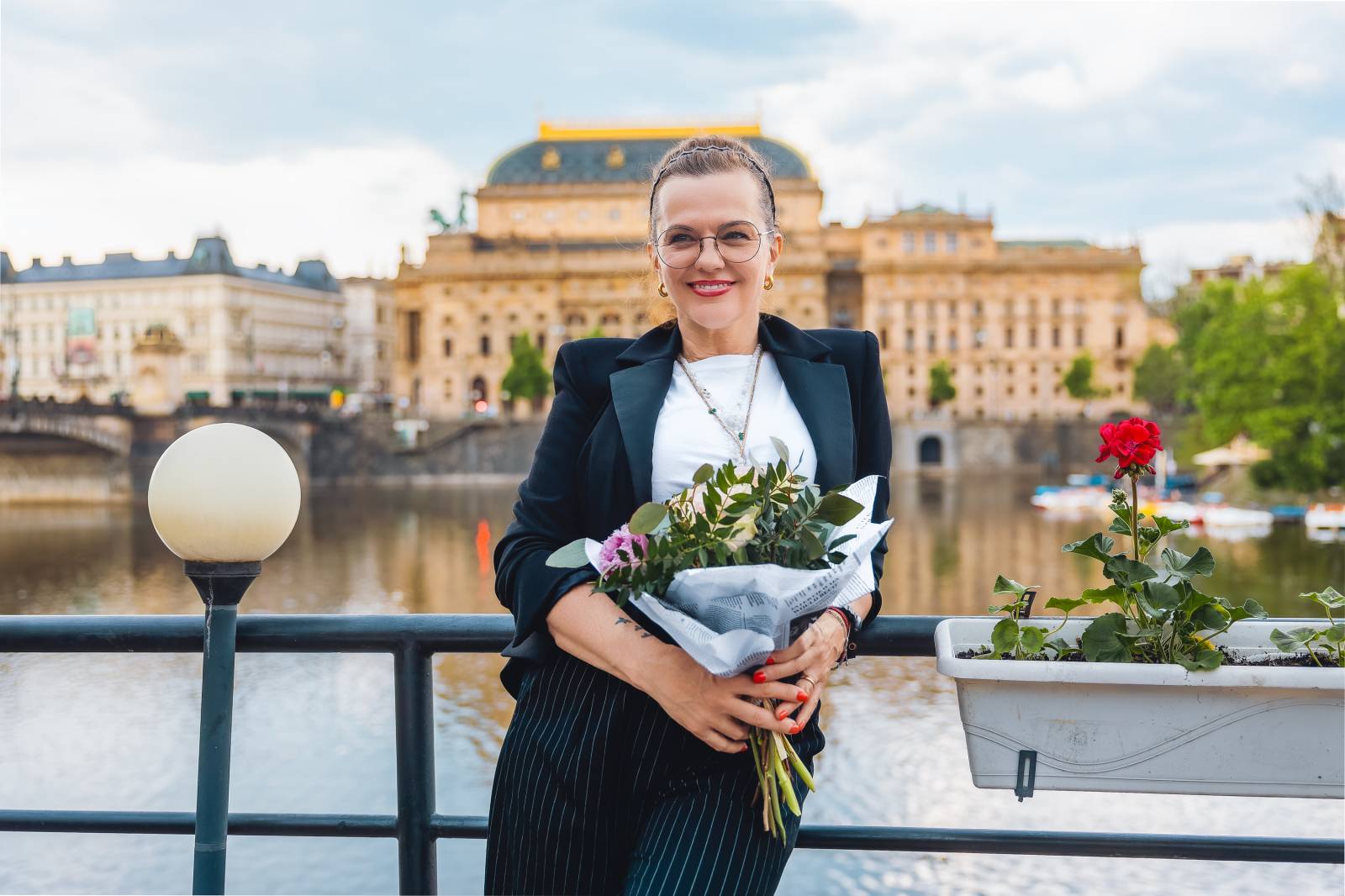 Petr Kolář a Olympic v Praze křtili společný singl. Kmotrami jsou Bára Basiková a Marta Jandová
