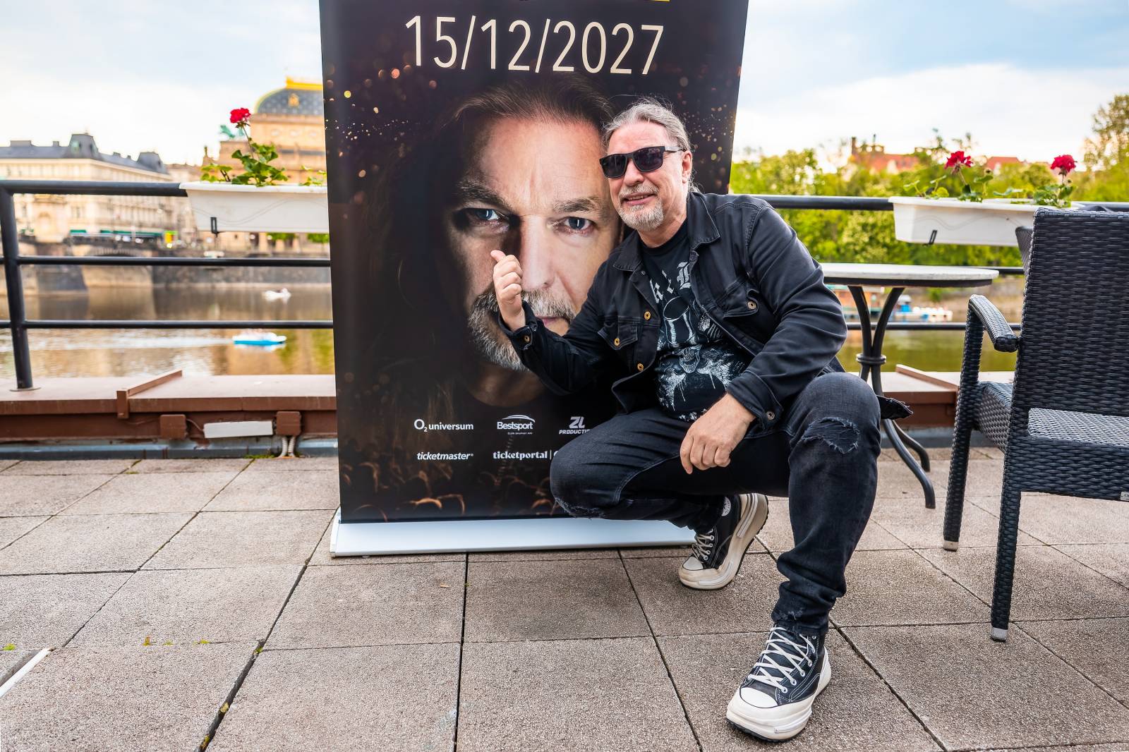 Petr Kolář a Olympic v Praze křtili společný singl. Kmotrami jsou Bára Basiková a Marta Jandová