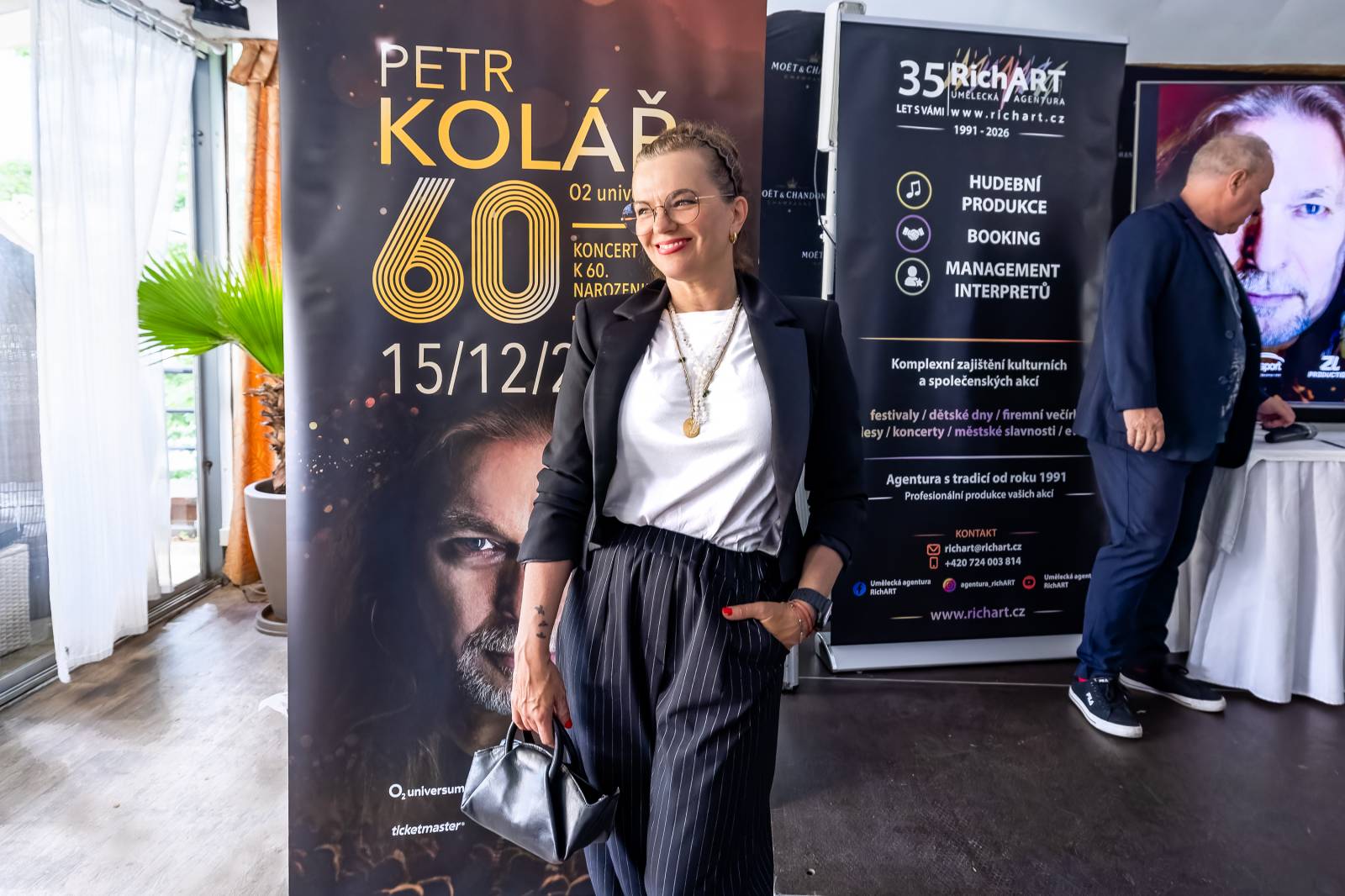 Petr Kolář a Olympic v Praze křtili společný singl. Kmotrami jsou Bára Basiková a Marta Jandová