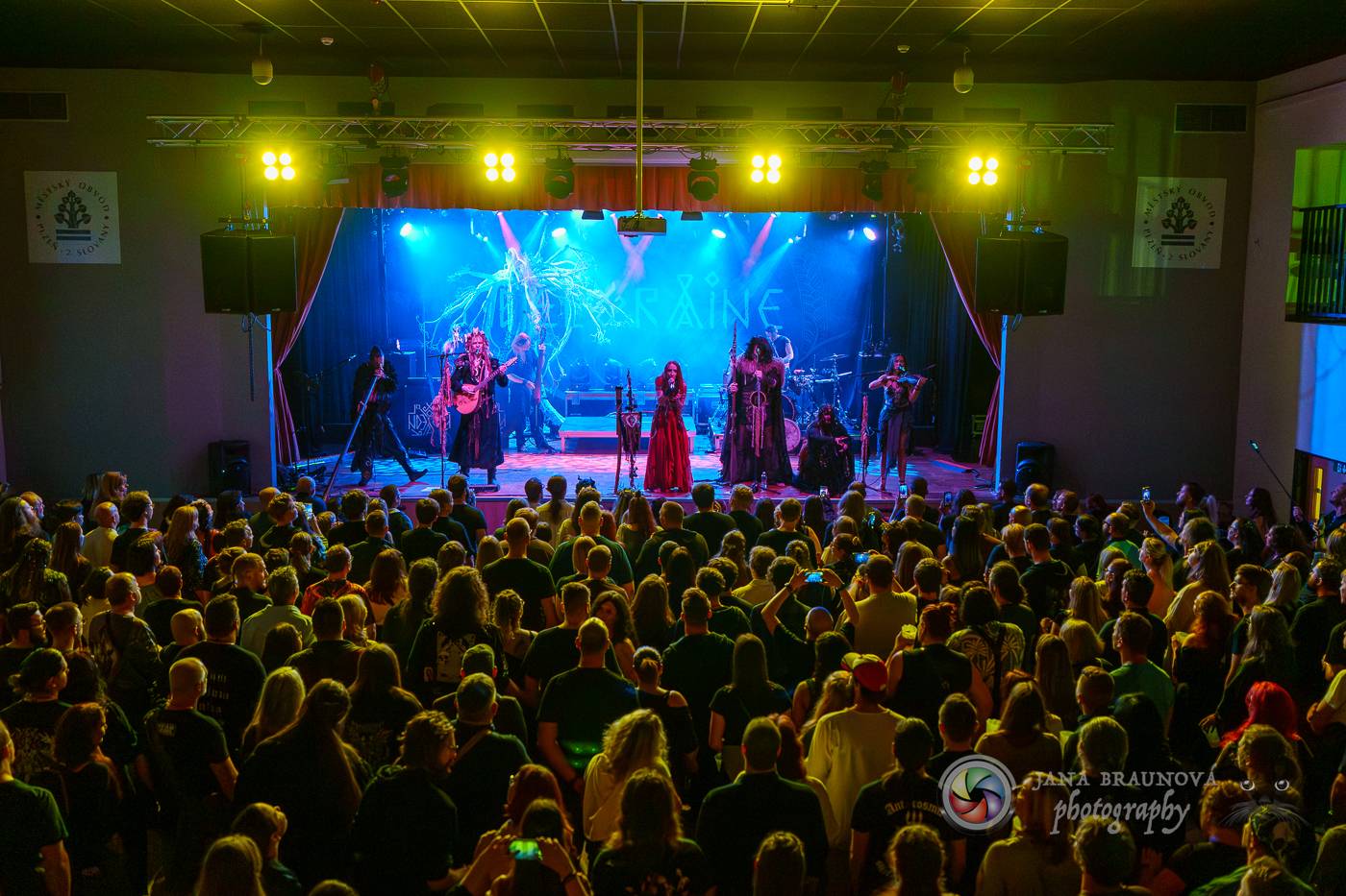 Deloraine se vrátili do Plzně, Šeříkovku proměnili v magický svět