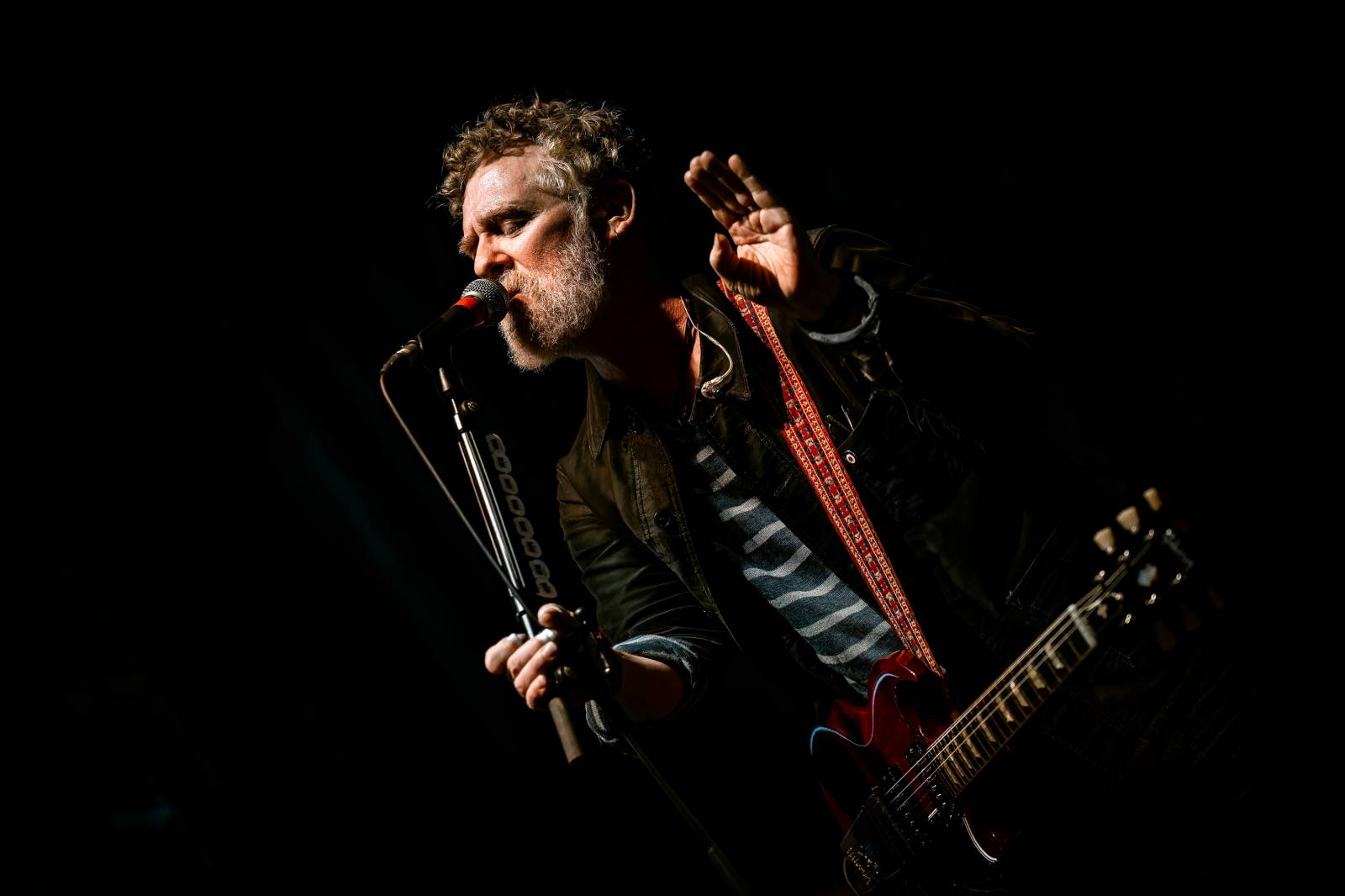 Glen Hansard ve Velkém sále pražské Lucerny: Večer, který šel rovnou pod kůži