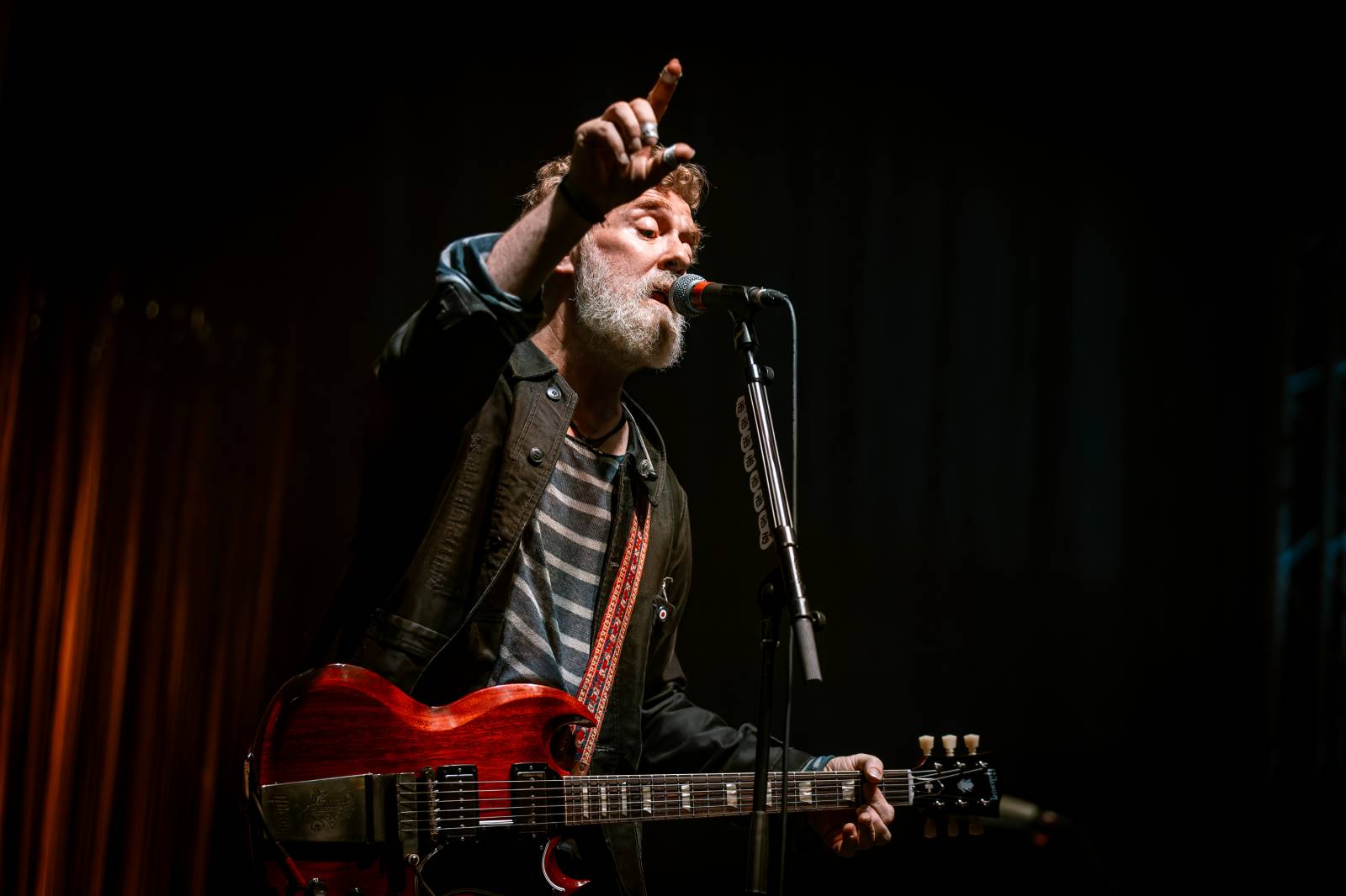 Glen Hansard ve Velkém sále pražské Lucerny: Večer, který šel rovnou pod kůži