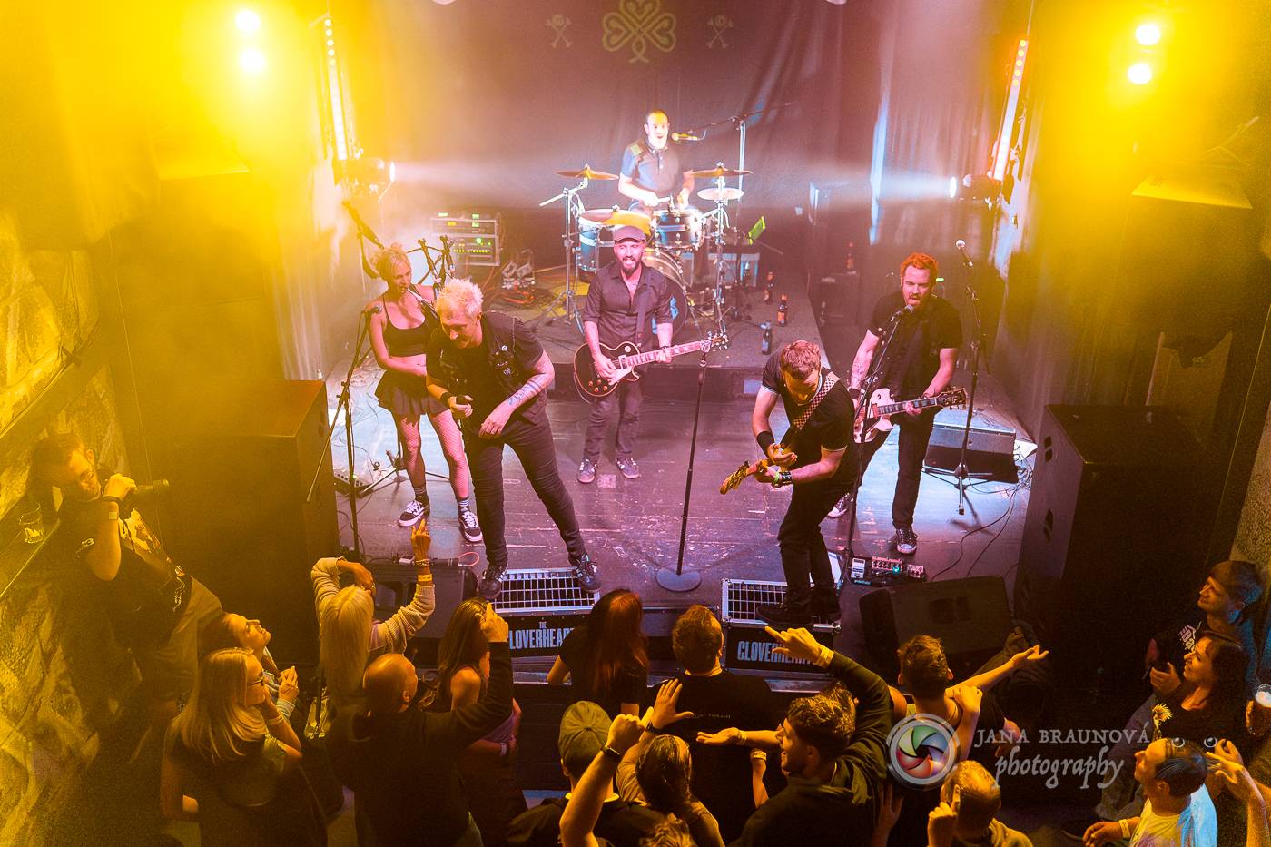 Punkový večírek v Plzni: Pod kotlem tam zatopili The Cloverhearts