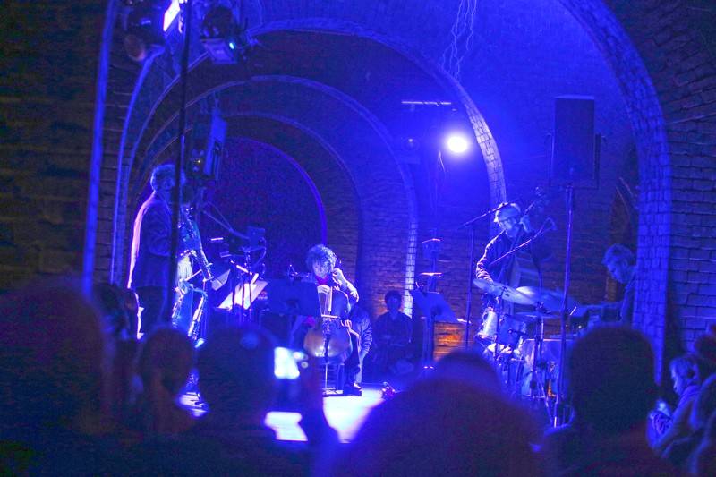 JazzFestBrno přivítal Toma Skinnera. Vystoupil v unikátních prostorách Vodojemů na Žlutém kopci