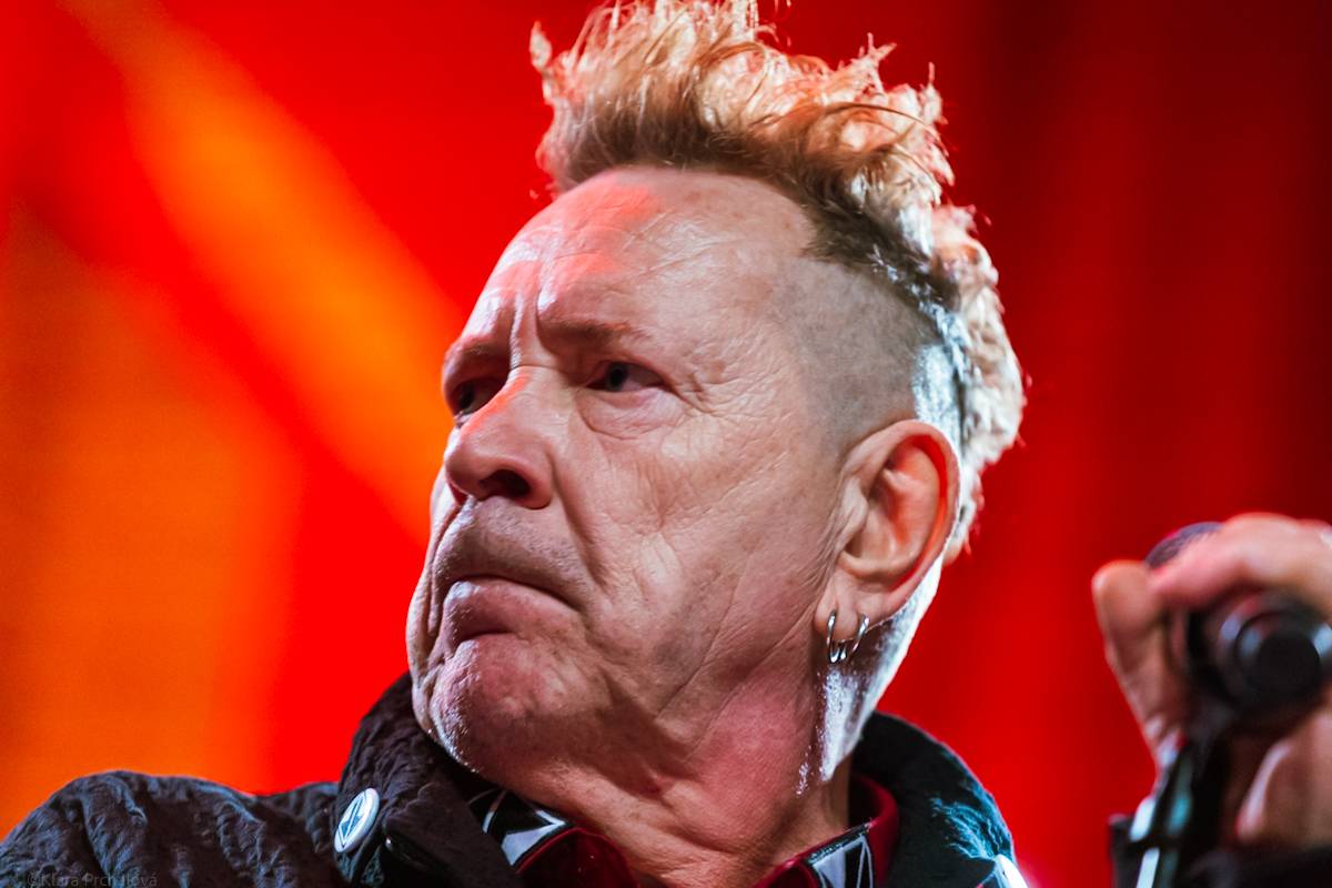 Public Image Ltd. v čele s Johnnym Rottenem naservírovali pražským fanouškům syrovou post-punkovou show