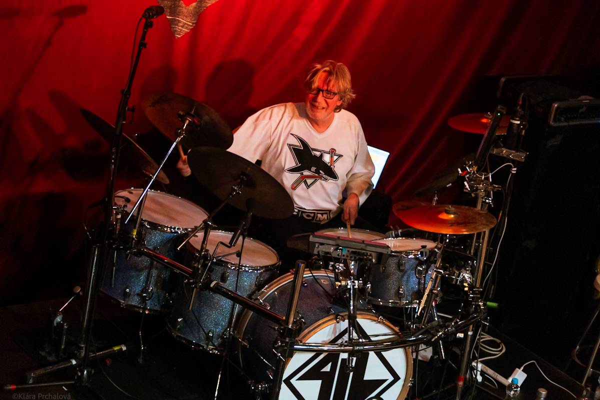 Public Image Ltd. v čele s Johnnym Rottenem naservírovali pražským fanouškům syrovou post-punkovou show