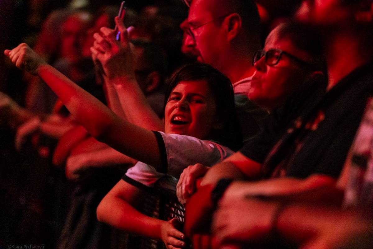 Public Image Ltd. v čele s Johnnym Rottenem naservírovali pražským fanouškům syrovou post-punkovou show