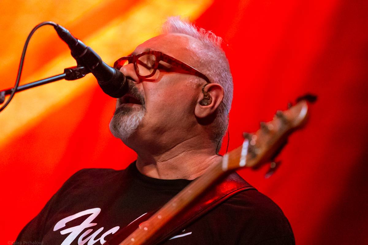 Public Image Ltd. v čele s Johnnym Rottenem naservírovali pražským fanouškům syrovou post-punkovou show