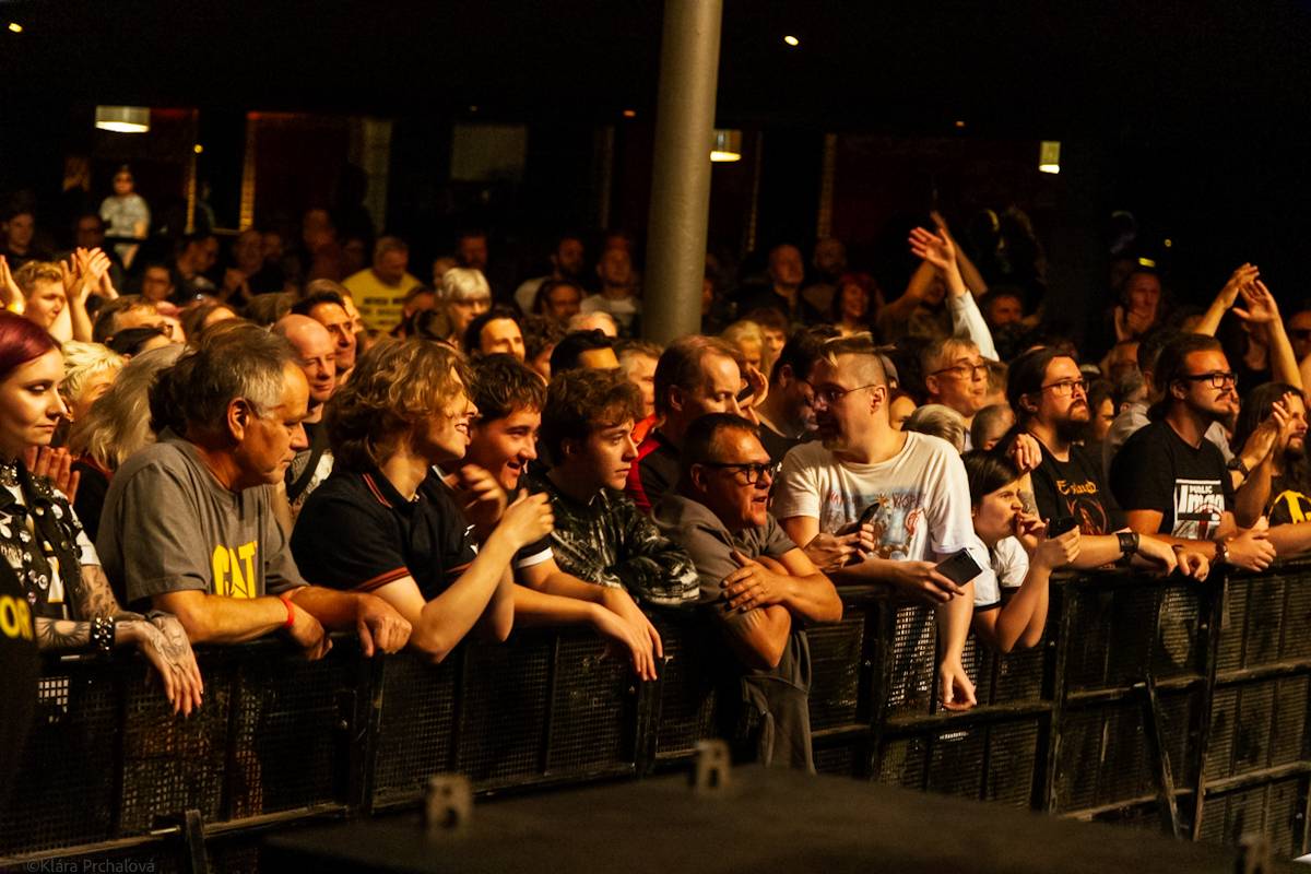 Public Image Ltd. v čele s Johnnym Rottenem naservírovali pražským fanouškům syrovou post-punkovou show