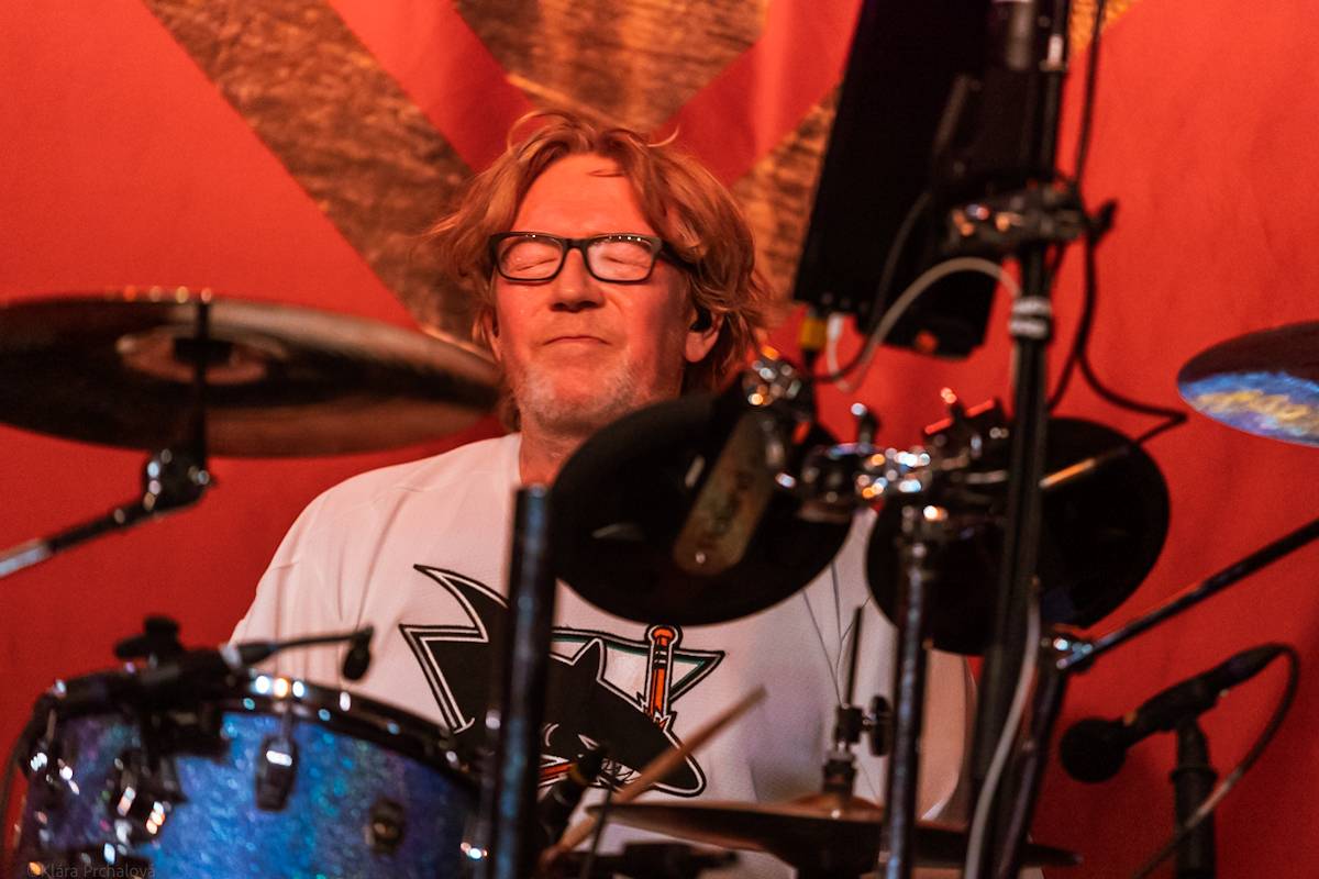Public Image Ltd. v čele s Johnnym Rottenem naservírovali pražským fanouškům syrovou post-punkovou show