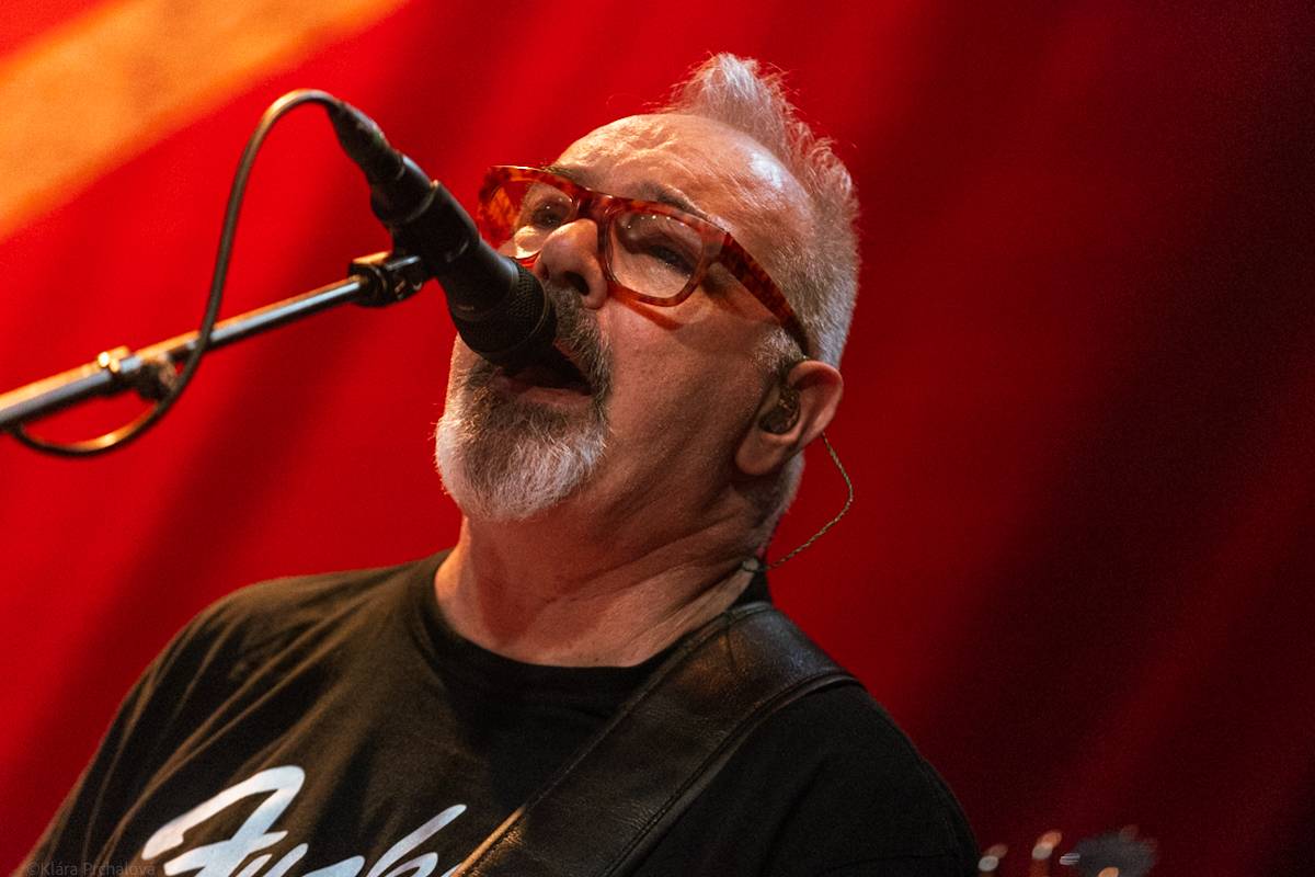 Public Image Ltd. v čele s Johnnym Rottenem naservírovali pražským fanouškům syrovou post-punkovou show