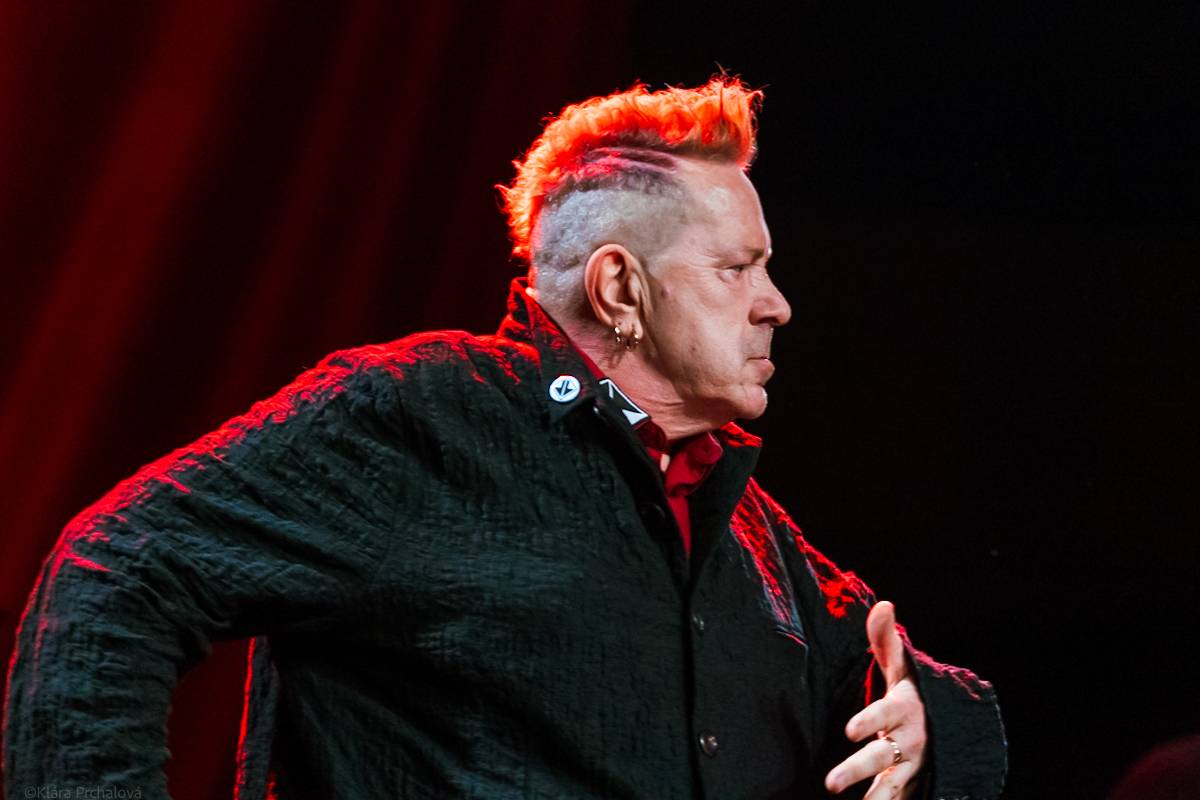 Public Image Ltd. v čele s Johnnym Rottenem naservírovali pražským fanouškům syrovou post-punkovou show