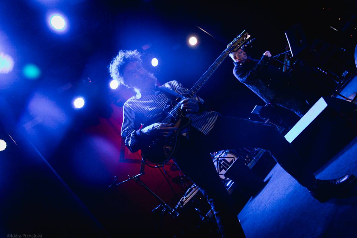 Public Image Ltd. v čele s Johnnym Rottenem naservírovali pražským fanouškům syrovou post-punkovou show