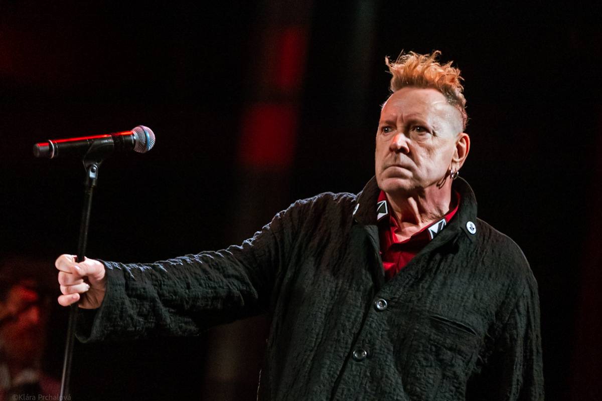 Public Image Ltd. v čele s Johnnym Rottenem naservírovali pražským fanouškům syrovou post-punkovou show
