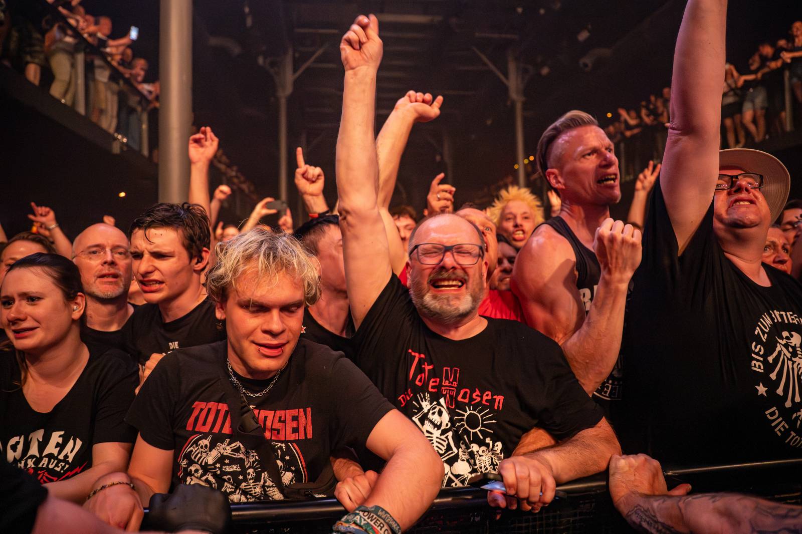 Die Toten Hosen rozhýbali pražské SaSaZu. Představili nová alba a potěšili největšími hity