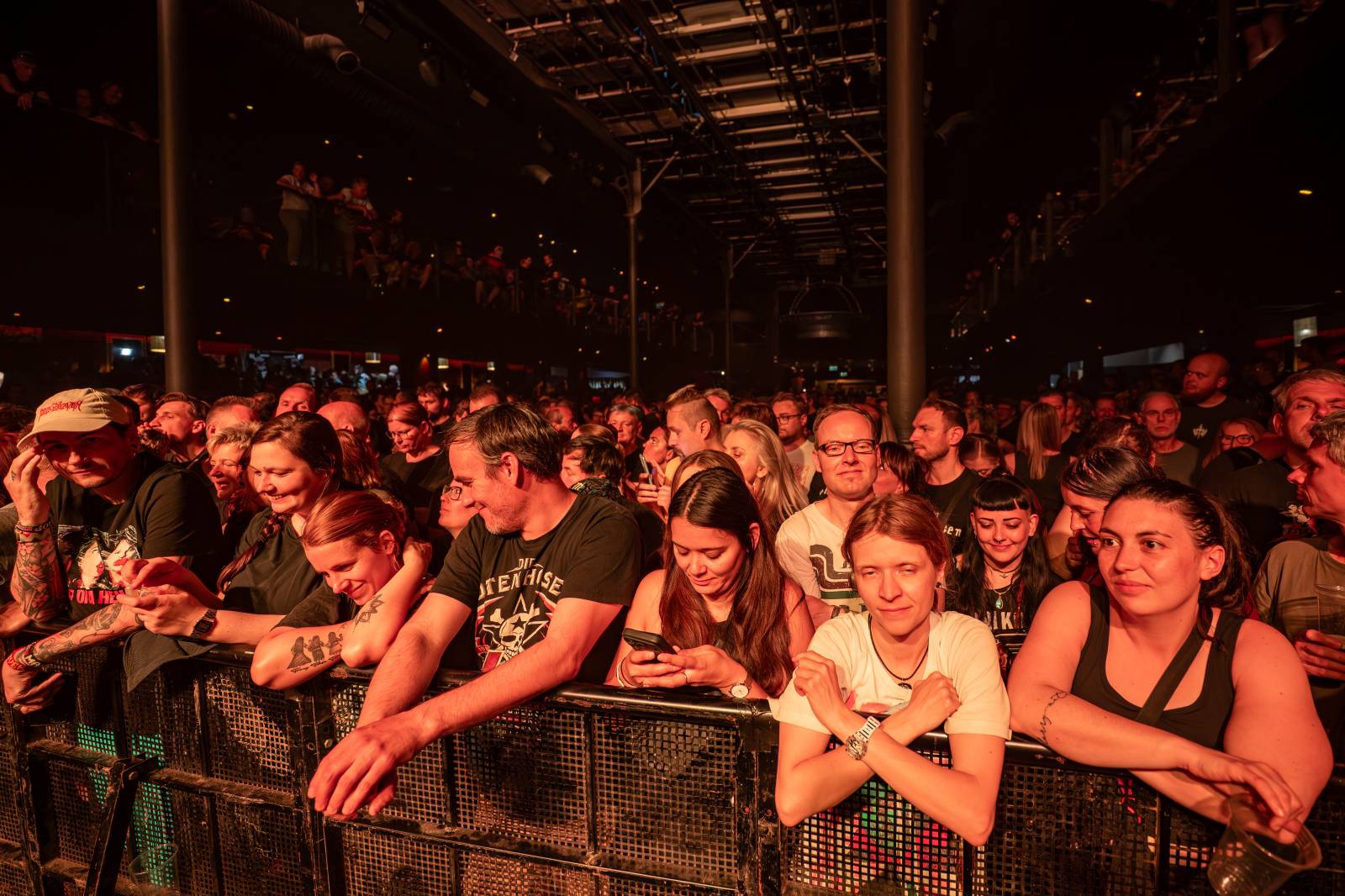 Die Toten Hosen rozhýbali pražské SaSaZu. Představili nová alba a potěšili největšími hity