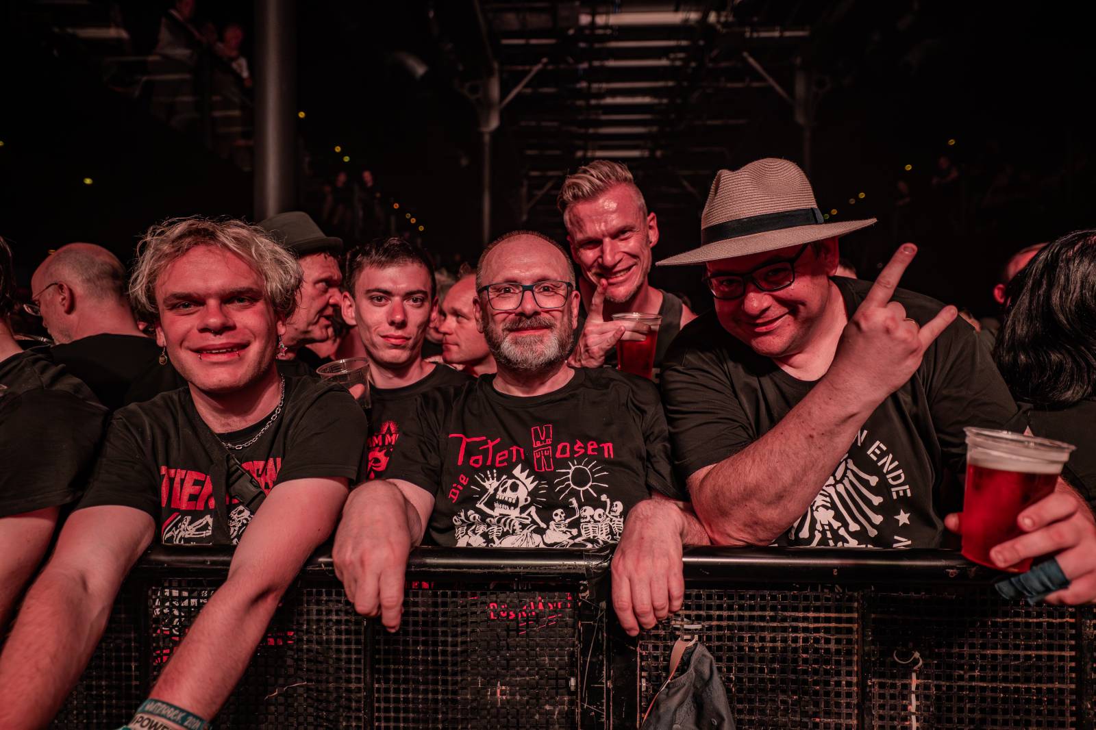 Die Toten Hosen rozhýbali pražské SaSaZu. Představili nová alba a potěšili největšími hity