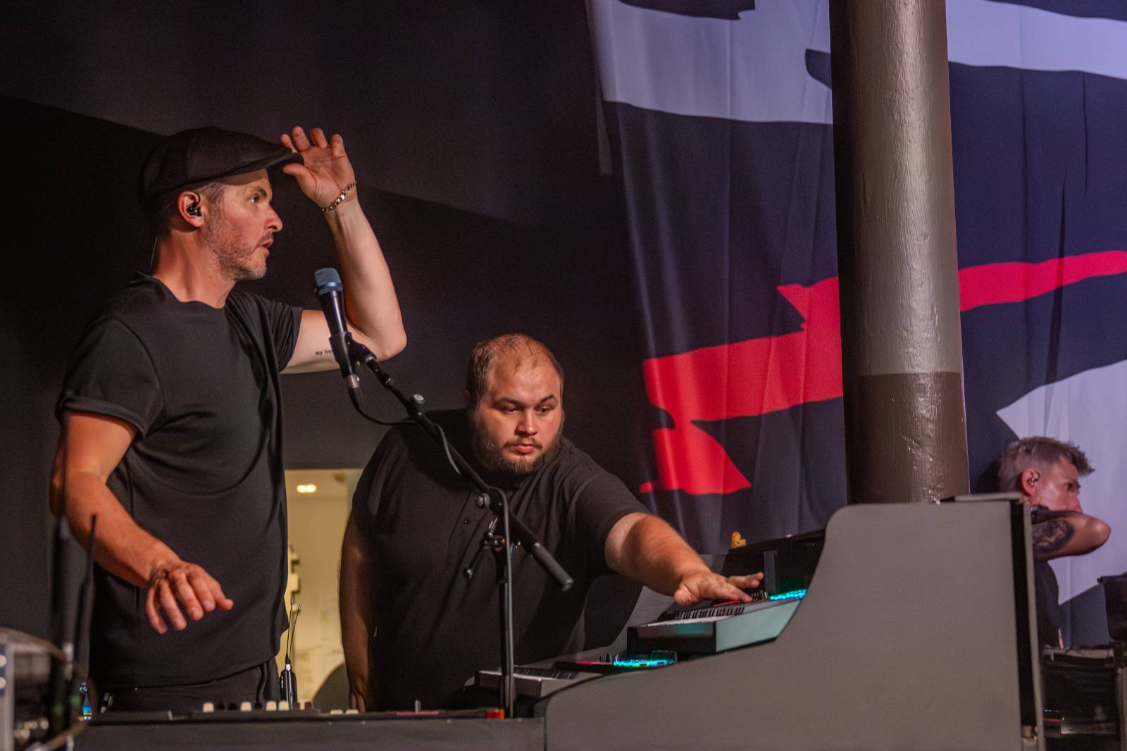 Die Toten Hosen rozhýbali pražské SaSaZu. Představili nová alba a potěšili největšími hity