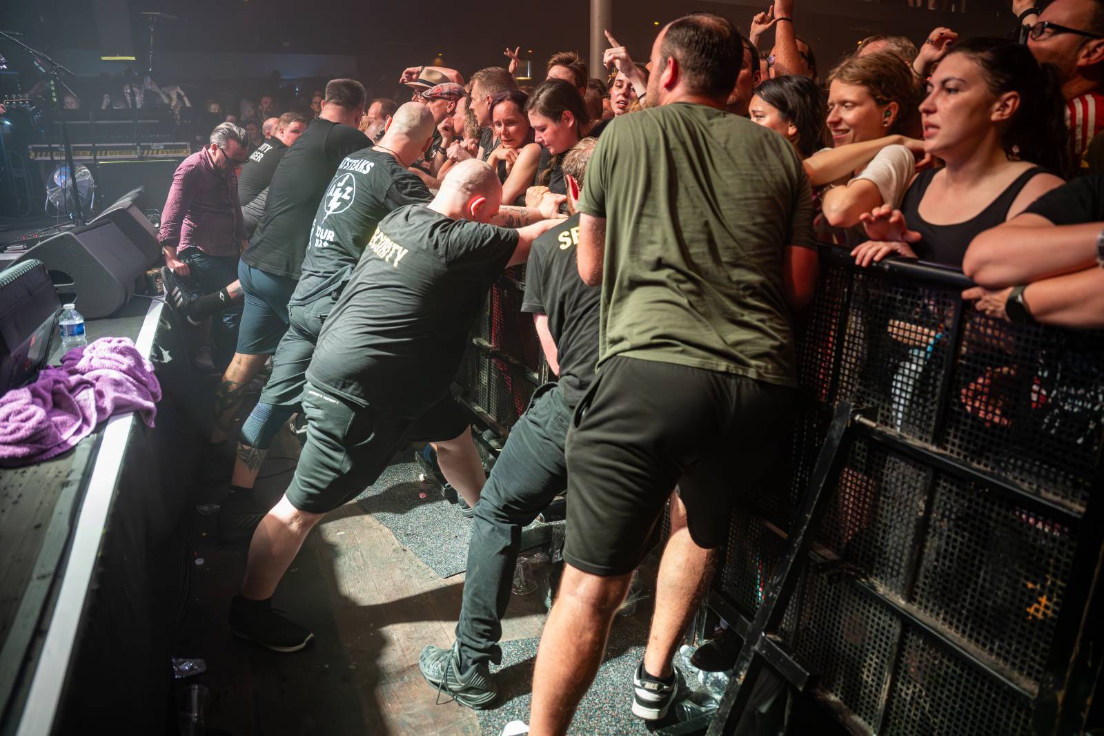 Die Toten Hosen rozhýbali pražské SaSaZu. Představili nová alba a potěšili největšími hity