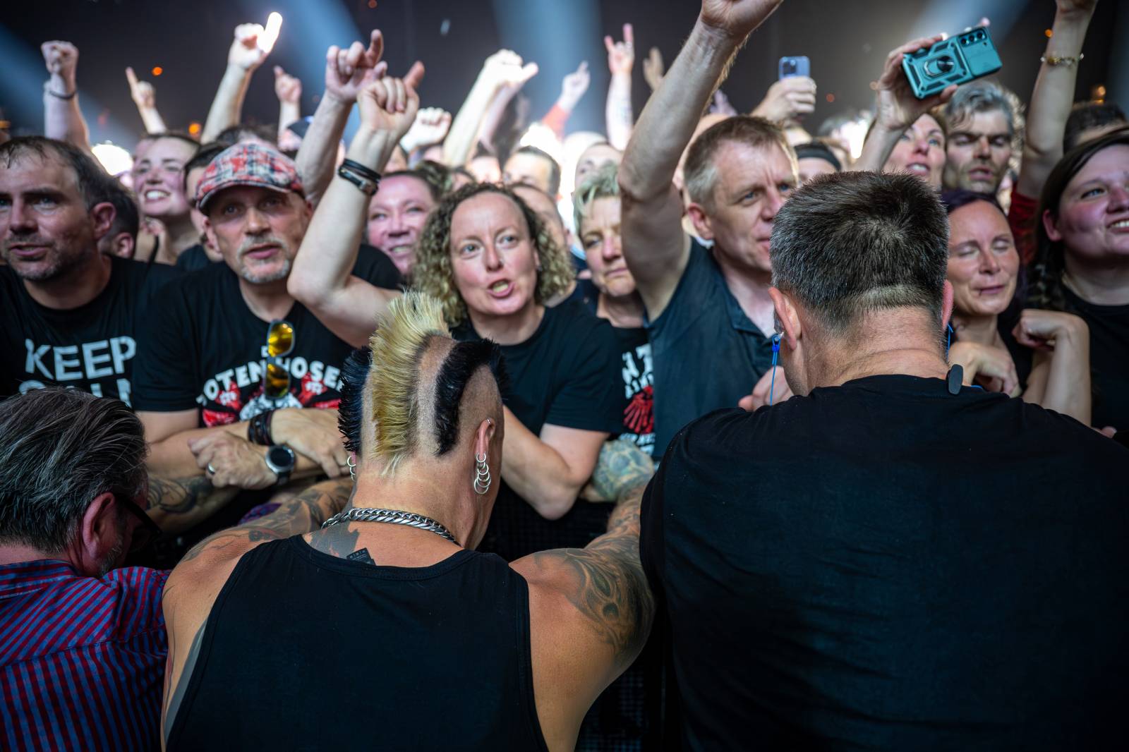 Die Toten Hosen rozhýbali pražské SaSaZu. Představili nová alba a potěšili největšími hity