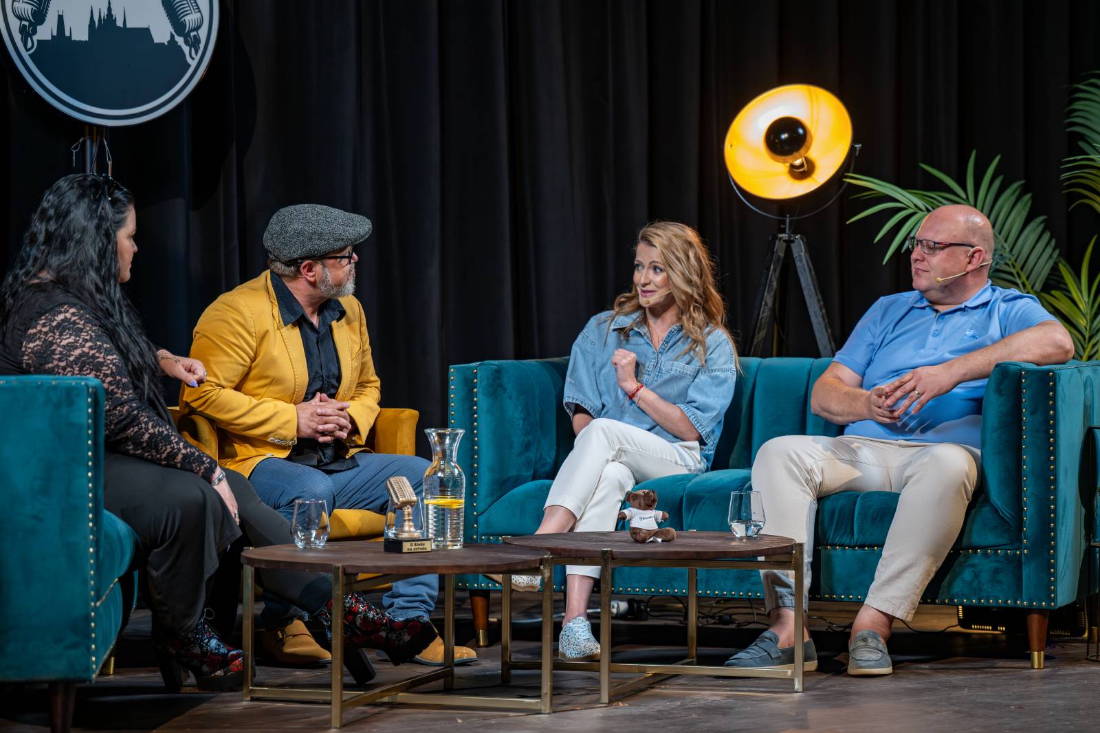Natáčel se další díl talkshow U Aleše na střeše. Publikum v Litni bavili Michal Pavlíček, Tanja, Láďa Křížek, Šárka Vaňková a Leona Šenková