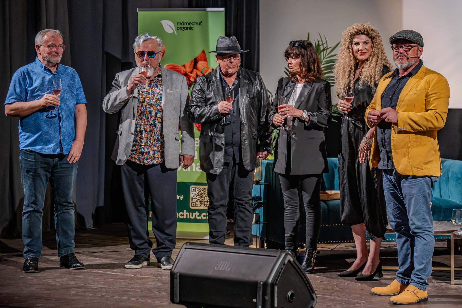 Natáčel se další díl talkshow U Aleše na střeše. Publikum v Litni bavili Michal Pavlíček, Tanja, Láďa Křížek, Šárka Vaňková a Leona Šenková