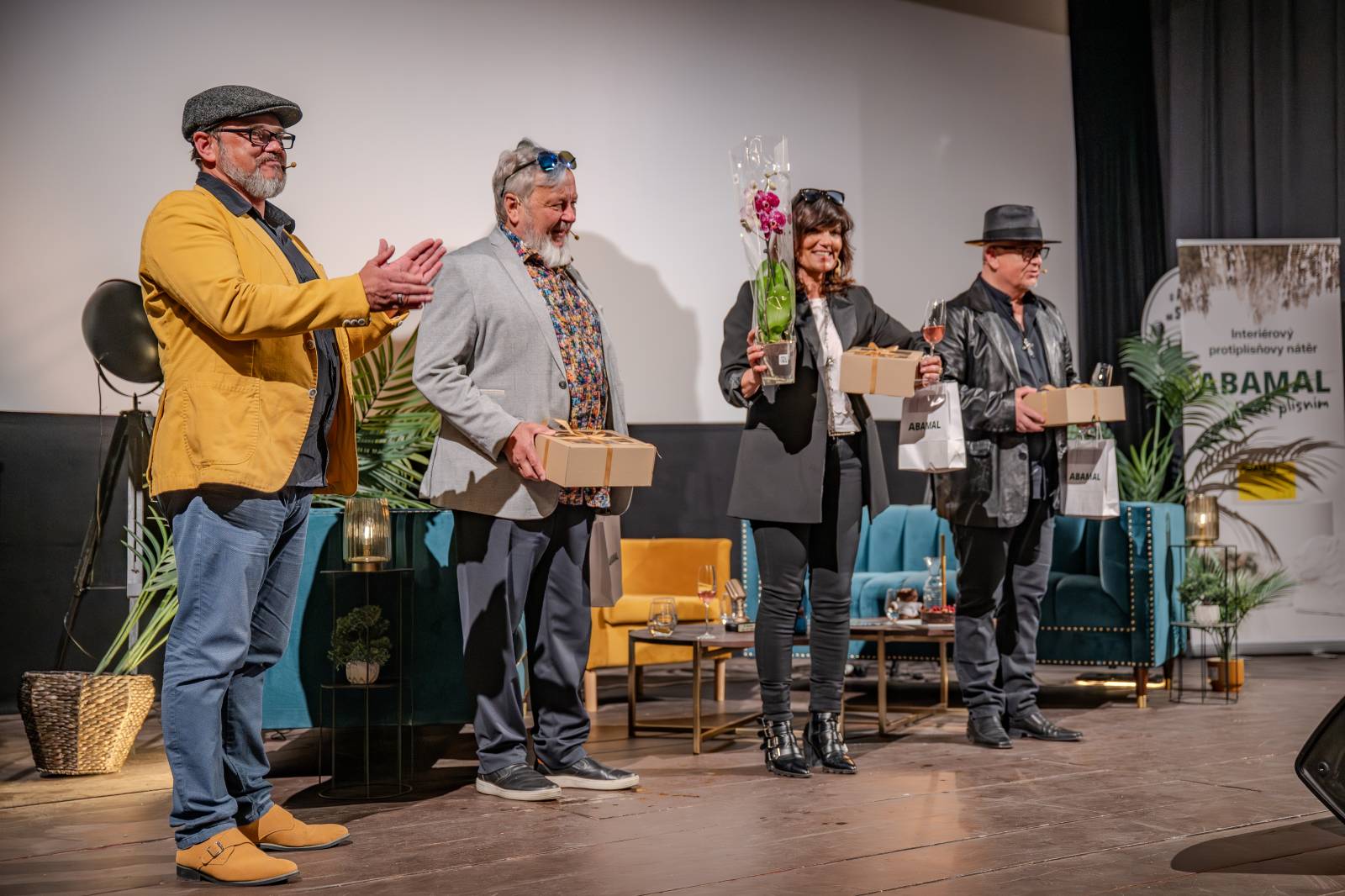 Natáčel se další díl talkshow U Aleše na střeše. Publikum v Litni bavili Michal Pavlíček, Tanja, Láďa Křížek, Šárka Vaňková a Leona Šenková