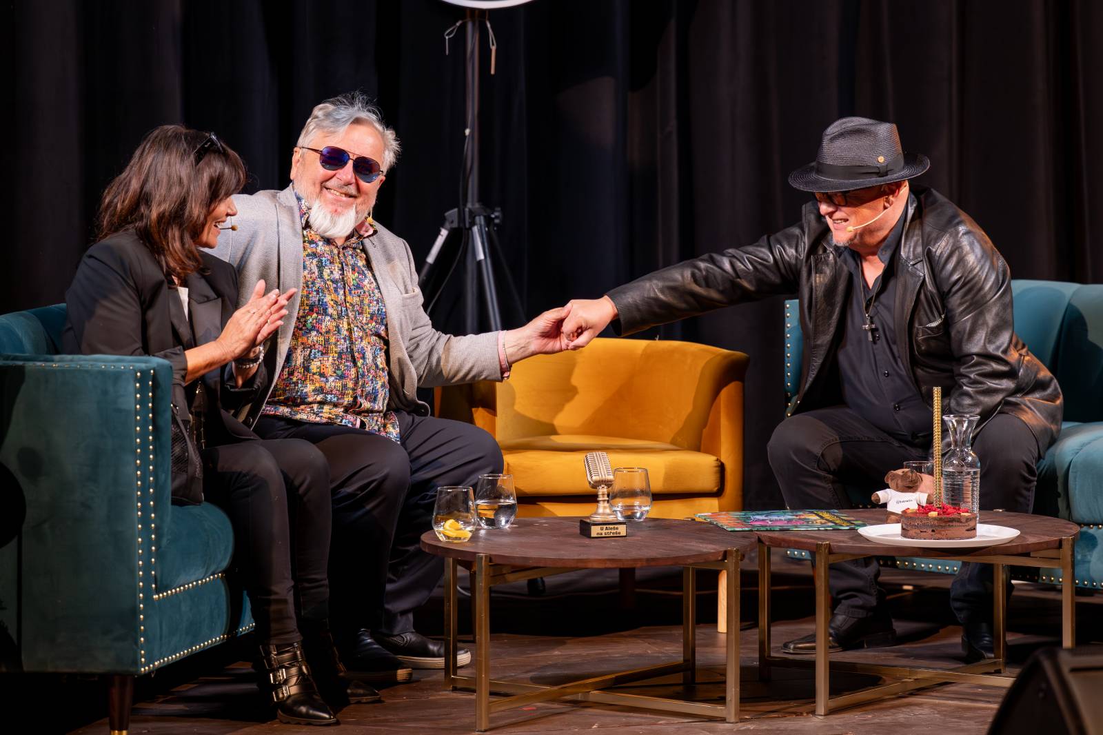 Natáčel se další díl talkshow U Aleše na střeše. Publikum v Litni bavili Michal Pavlíček, Tanja, Láďa Křížek, Šárka Vaňková a Leona Šenková
