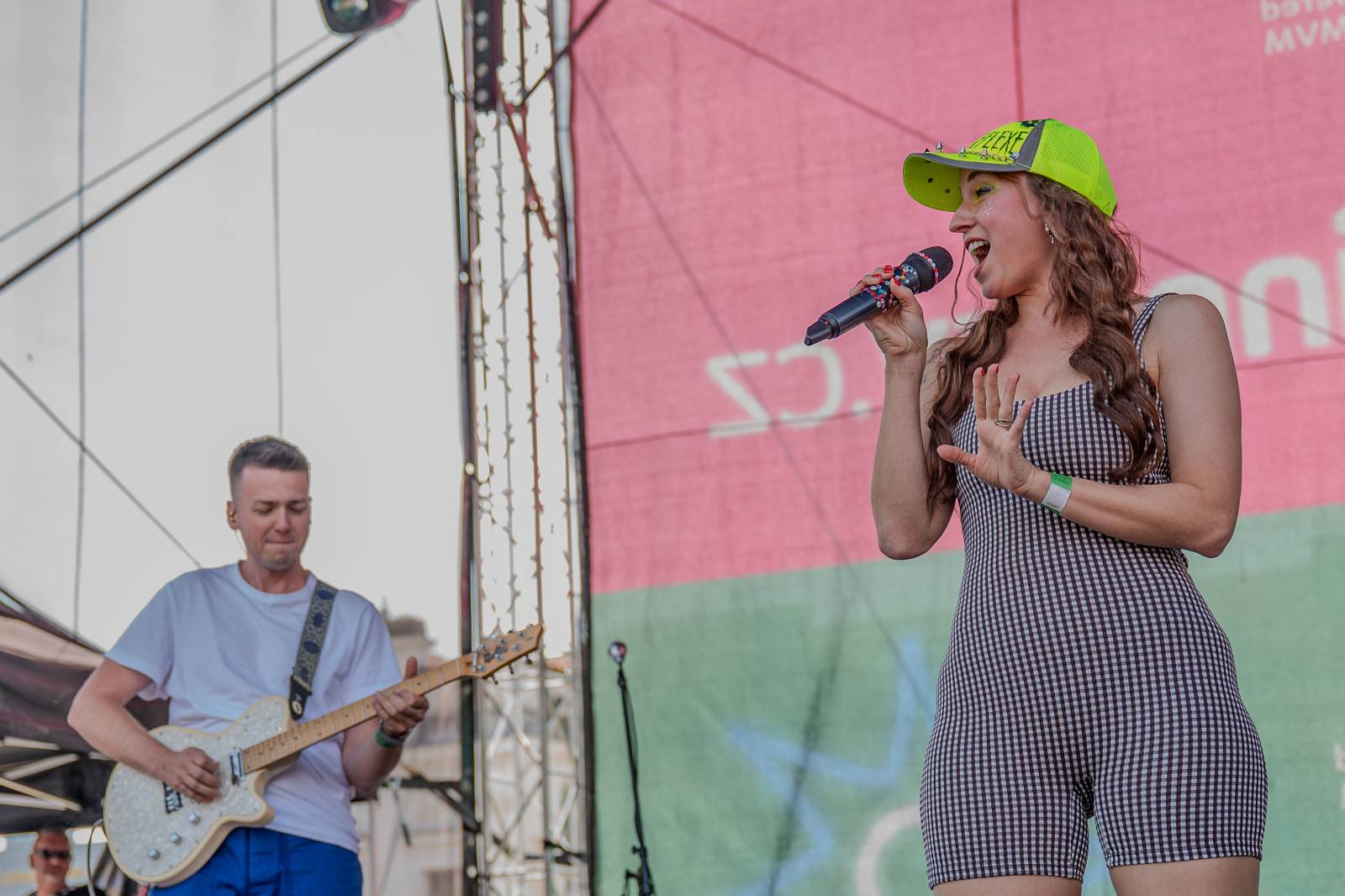 Mezi ploty, den druhý: Nad Prahou úřadovala bouře. Vystoupili Divokej Bill, Tomáš Klus i Kateřina Marie Tichá