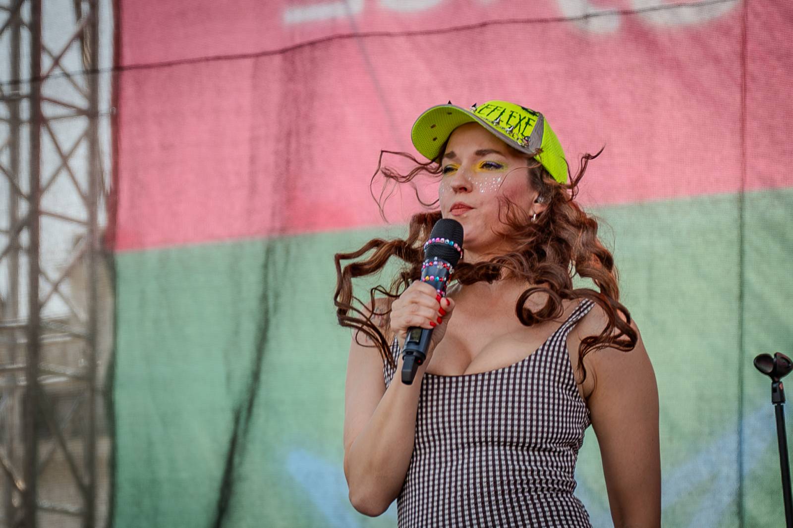 Mezi ploty, den druhý: Nad Prahou úřadovala bouře. Vystoupili Divokej Bill, Tomáš Klus i Kateřina Marie Tichá