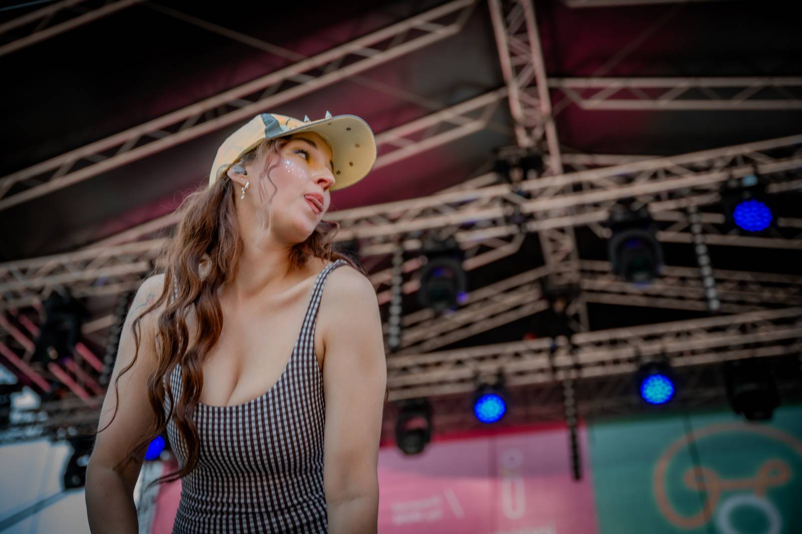 Mezi ploty, den druhý: Nad Prahou úřadovala bouře. Vystoupili Divokej Bill, Tomáš Klus i Kateřina Marie Tichá