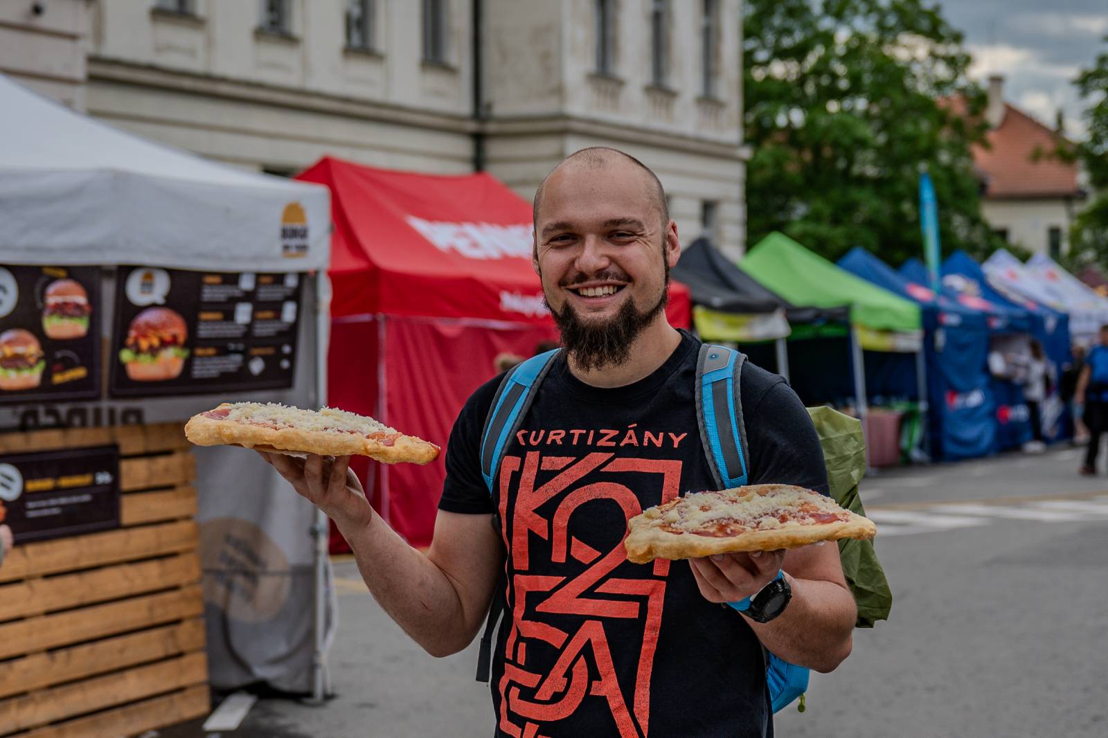 Mezi ploty, den druhý: Nad Prahou úřadovala bouře. Vystoupili Divokej Bill, Tomáš Klus i Kateřina Marie Tichá
