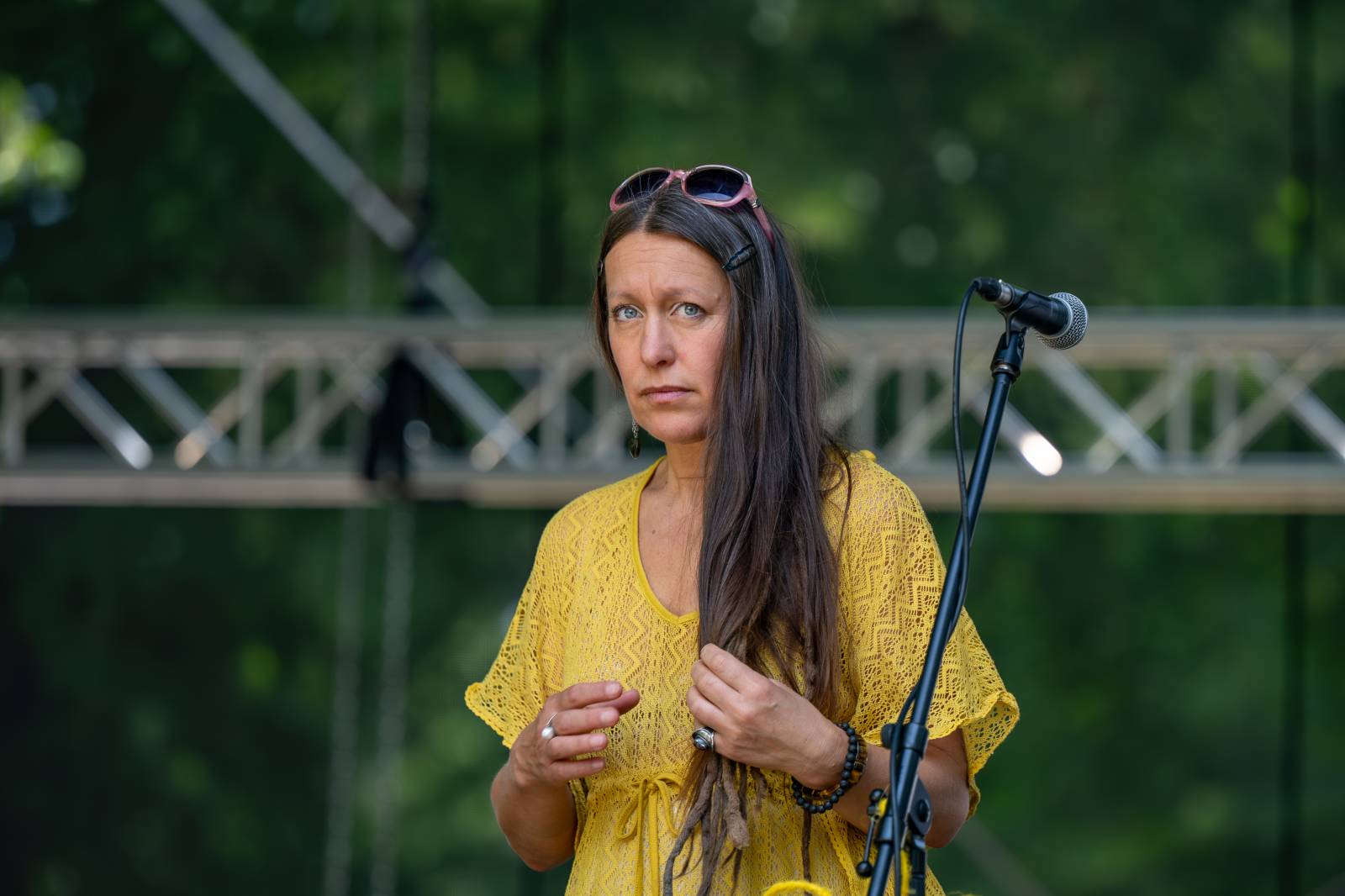 Mezi ploty, den druhý: Nad Prahou úřadovala bouře. Vystoupili Divokej Bill, Tomáš Klus i Kateřina Marie Tichá