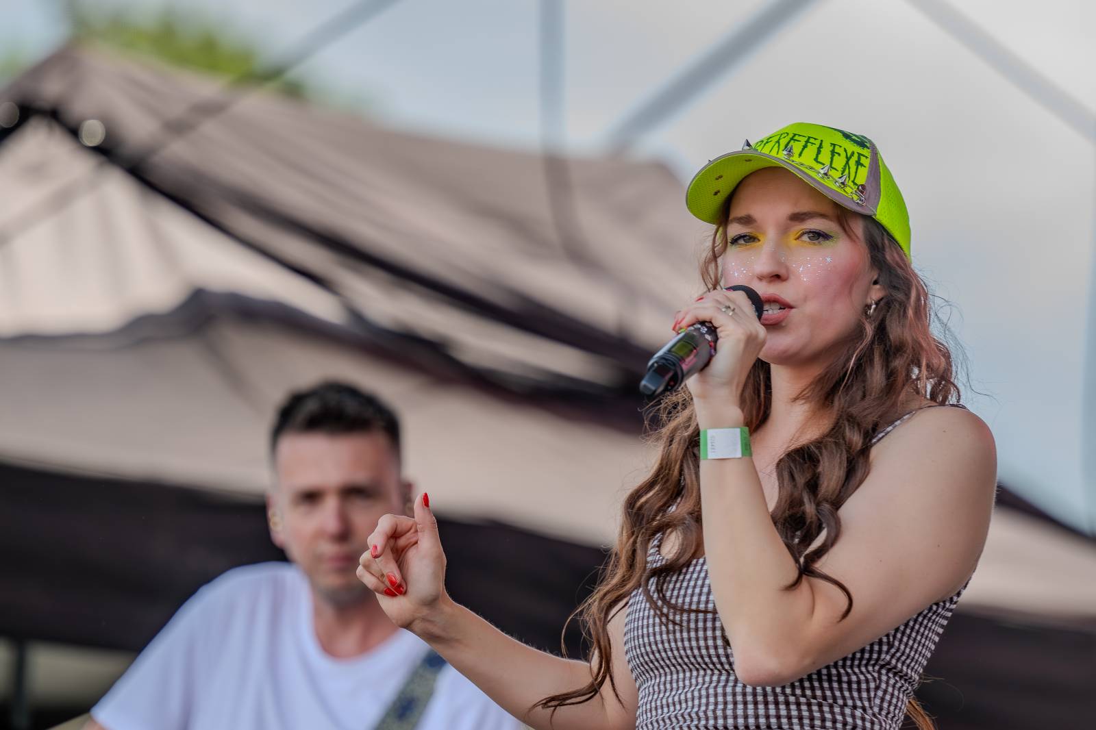 Mezi ploty, den druhý: Nad Prahou úřadovala bouře. Vystoupili Divokej Bill, Tomáš Klus i Kateřina Marie Tichá
