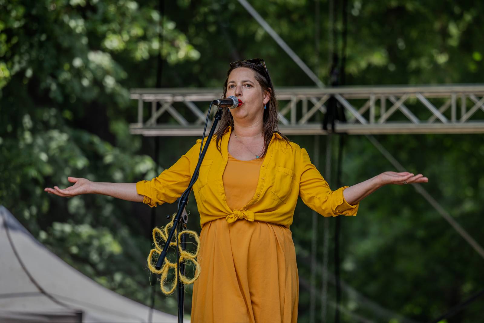 Mezi ploty, den druhý: Nad Prahou úřadovala bouře. Vystoupili Divokej Bill, Tomáš Klus i Kateřina Marie Tichá