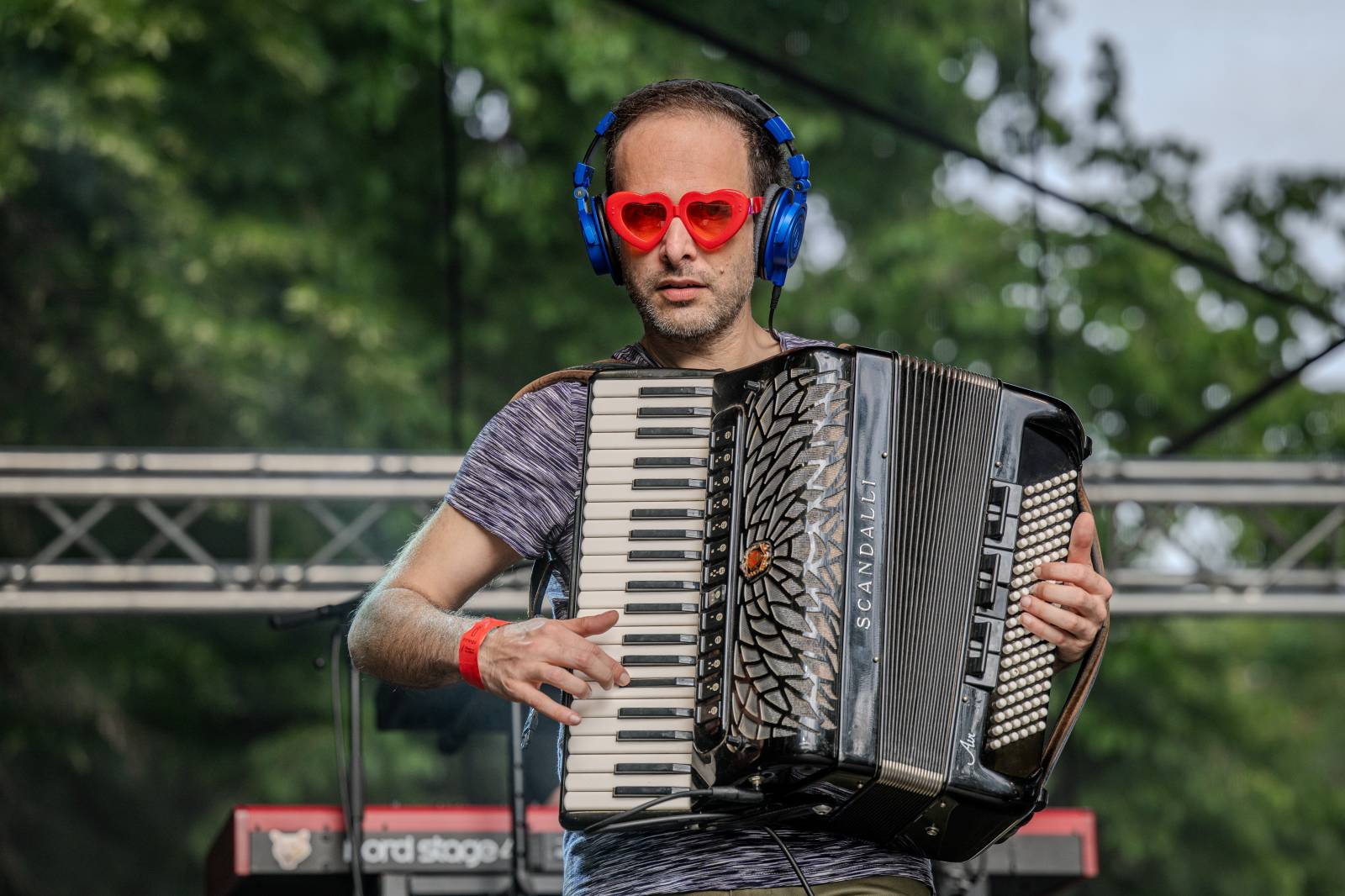 Mezi ploty, den druhý: Nad Prahou úřadovala bouře. Vystoupili Divokej Bill, Tomáš Klus i Kateřina Marie Tichá