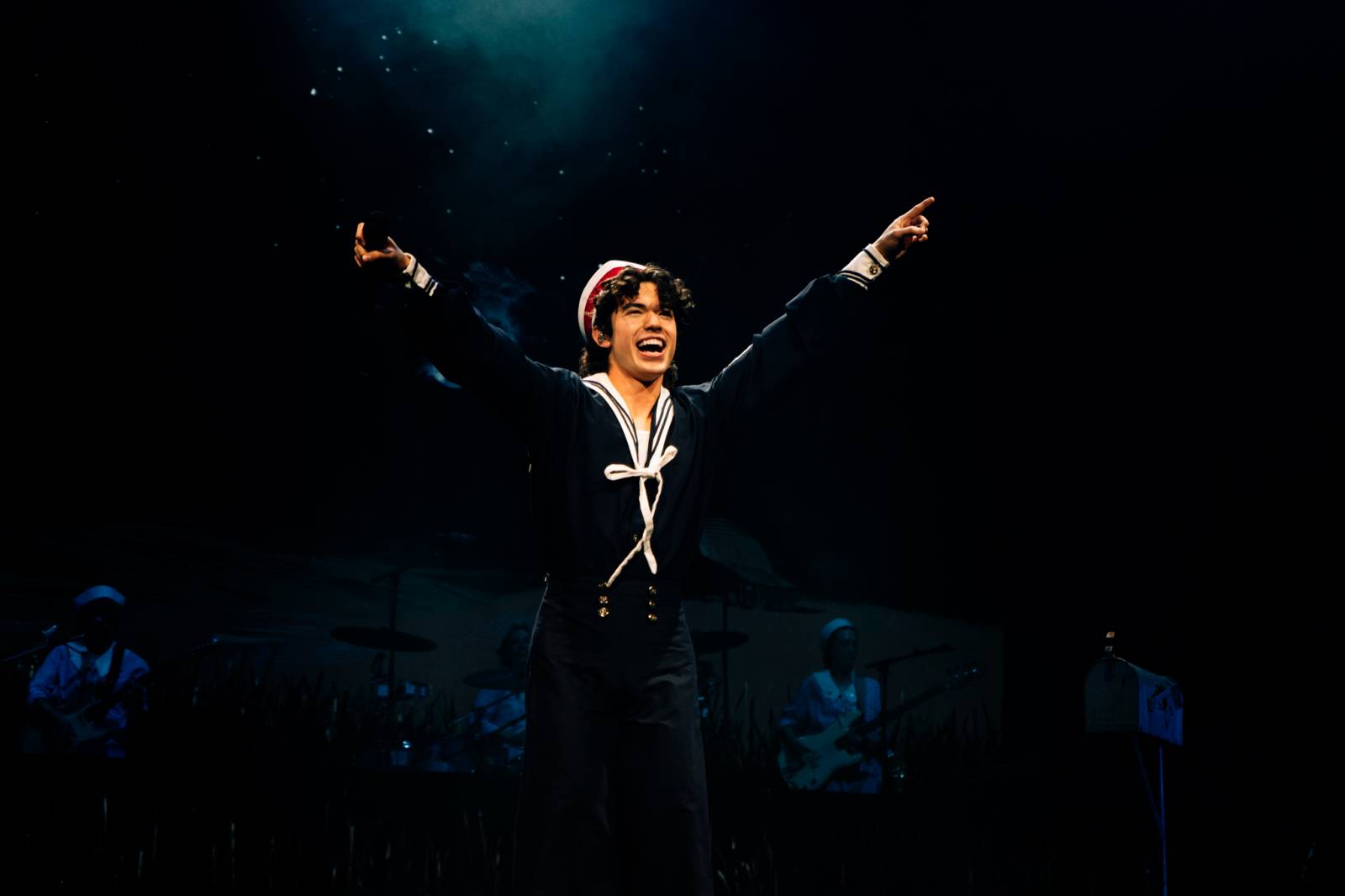 Námořník Conan Gray oslnil Prahu i podruhé. O2 arena mu zobala z rukou
